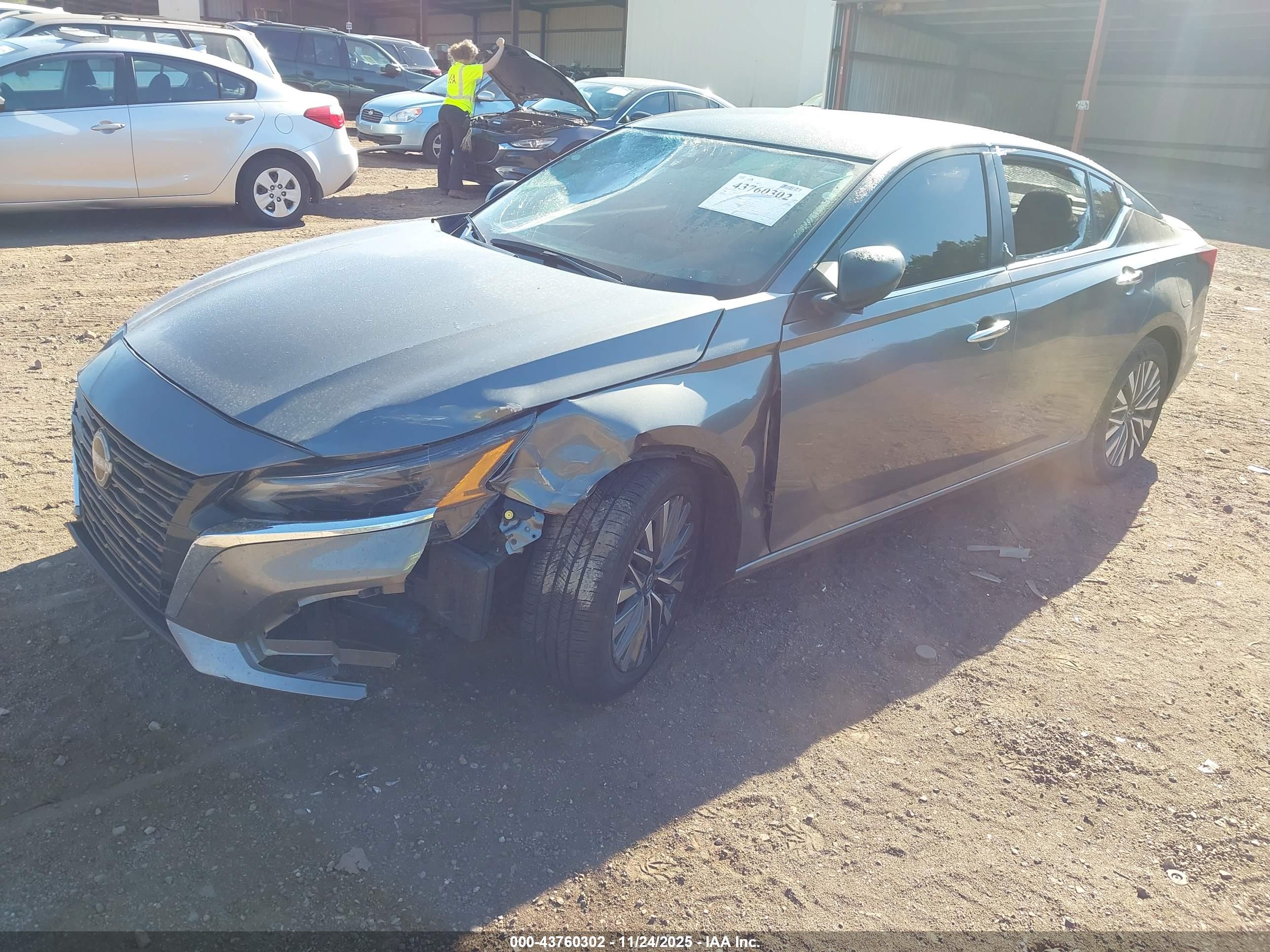 NISSAN ALTIMA image 2