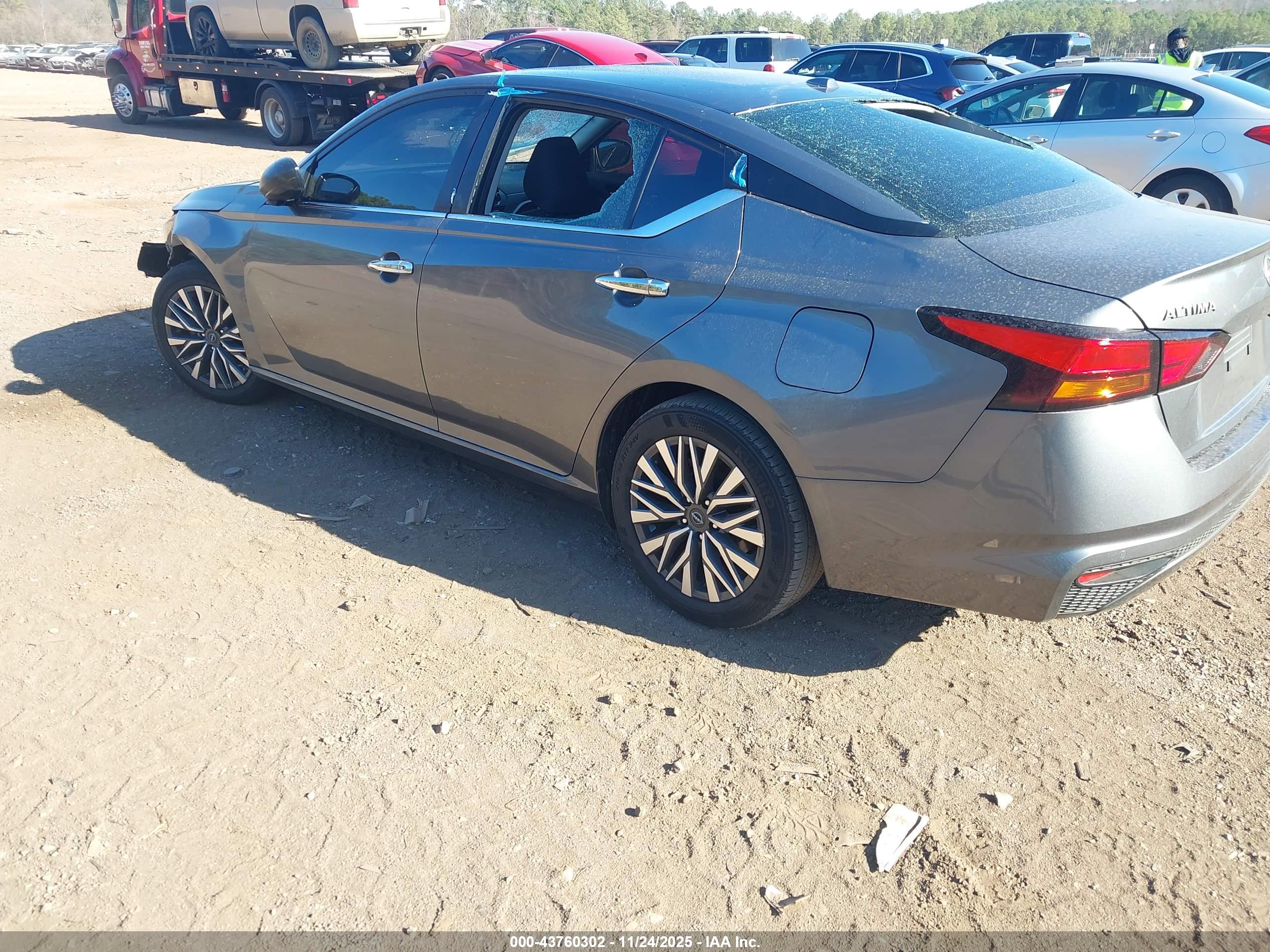 NISSAN ALTIMA image 3