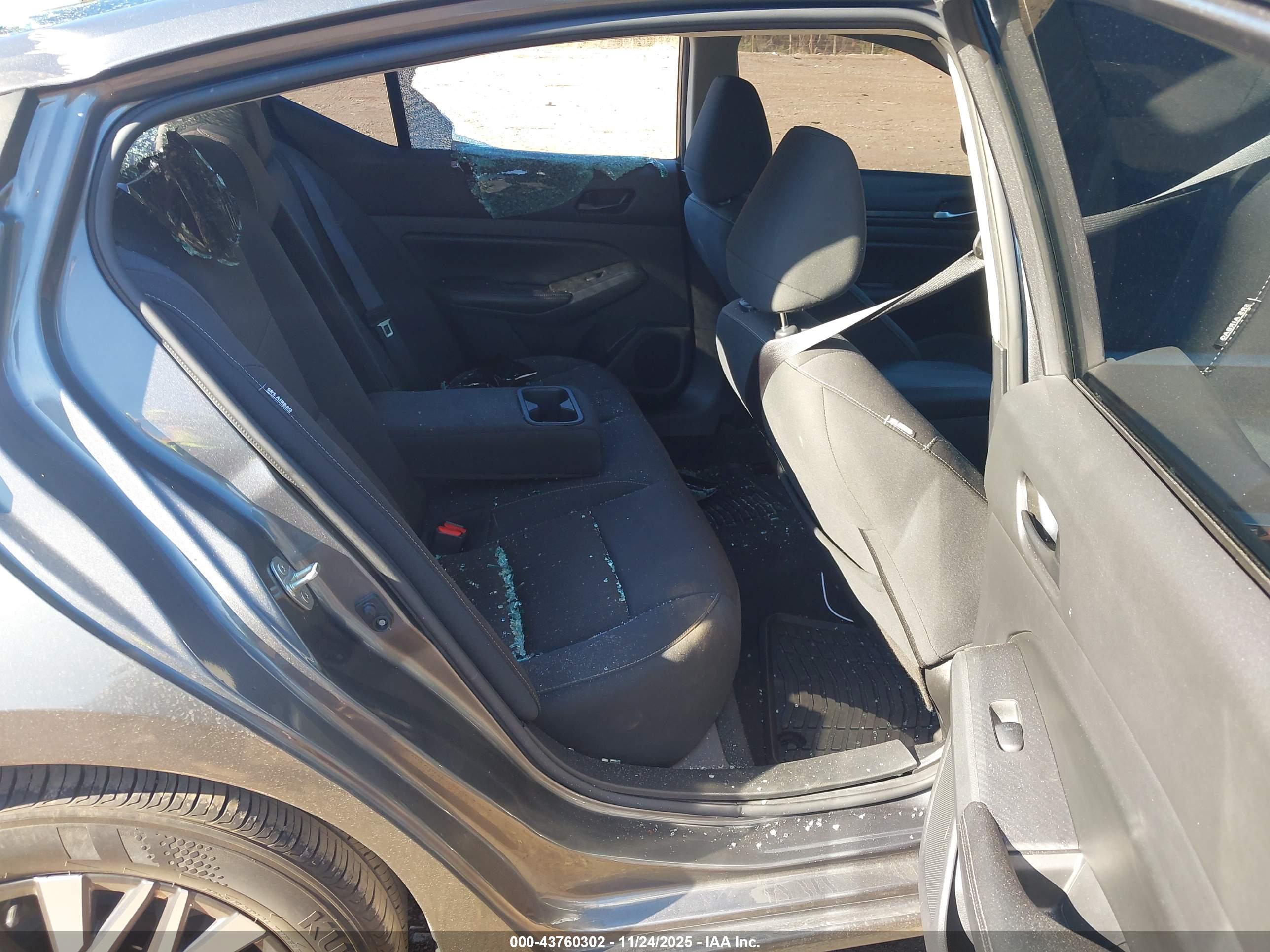 NISSAN ALTIMA image 8