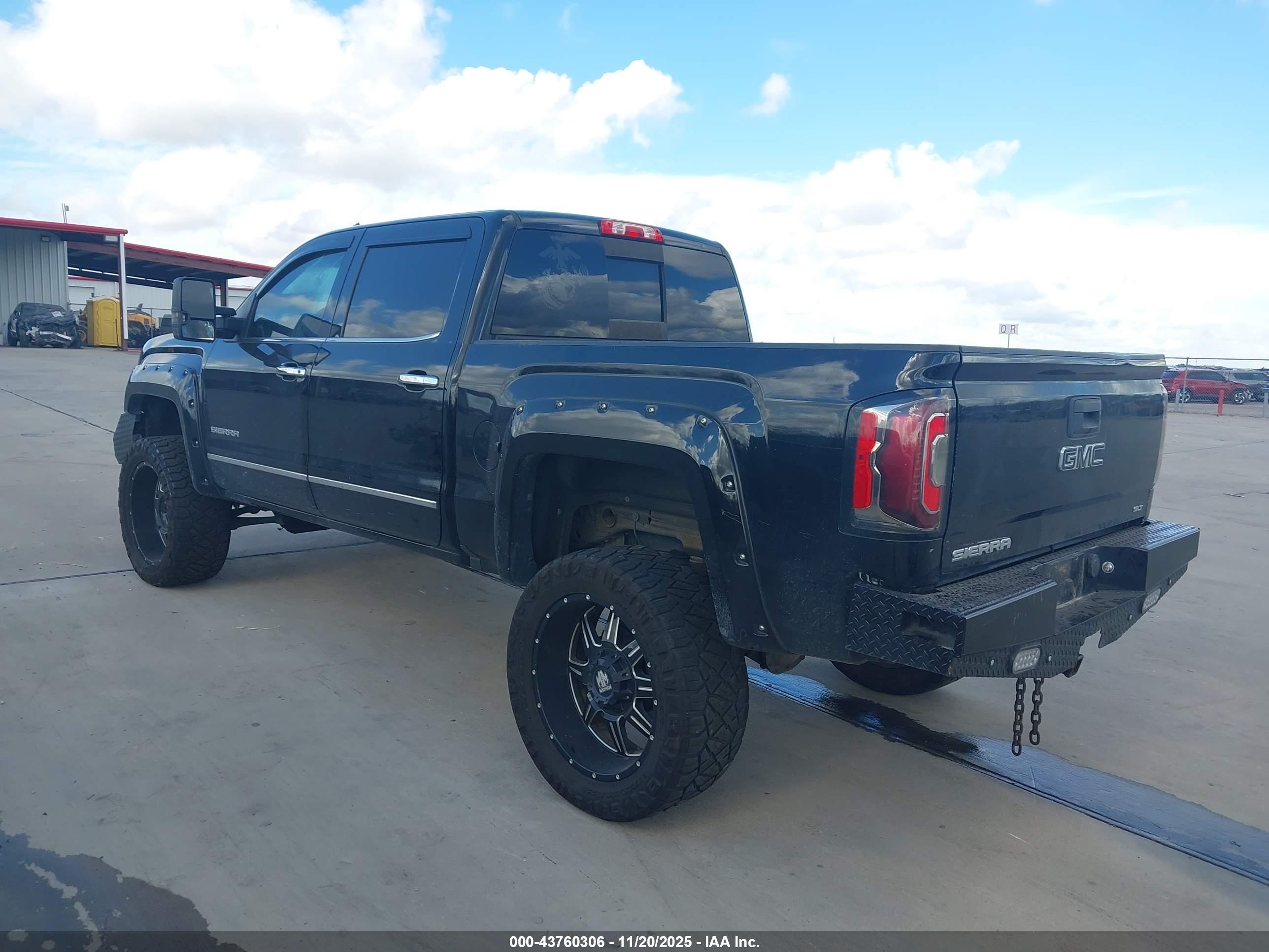 GMC SIERRA image 3