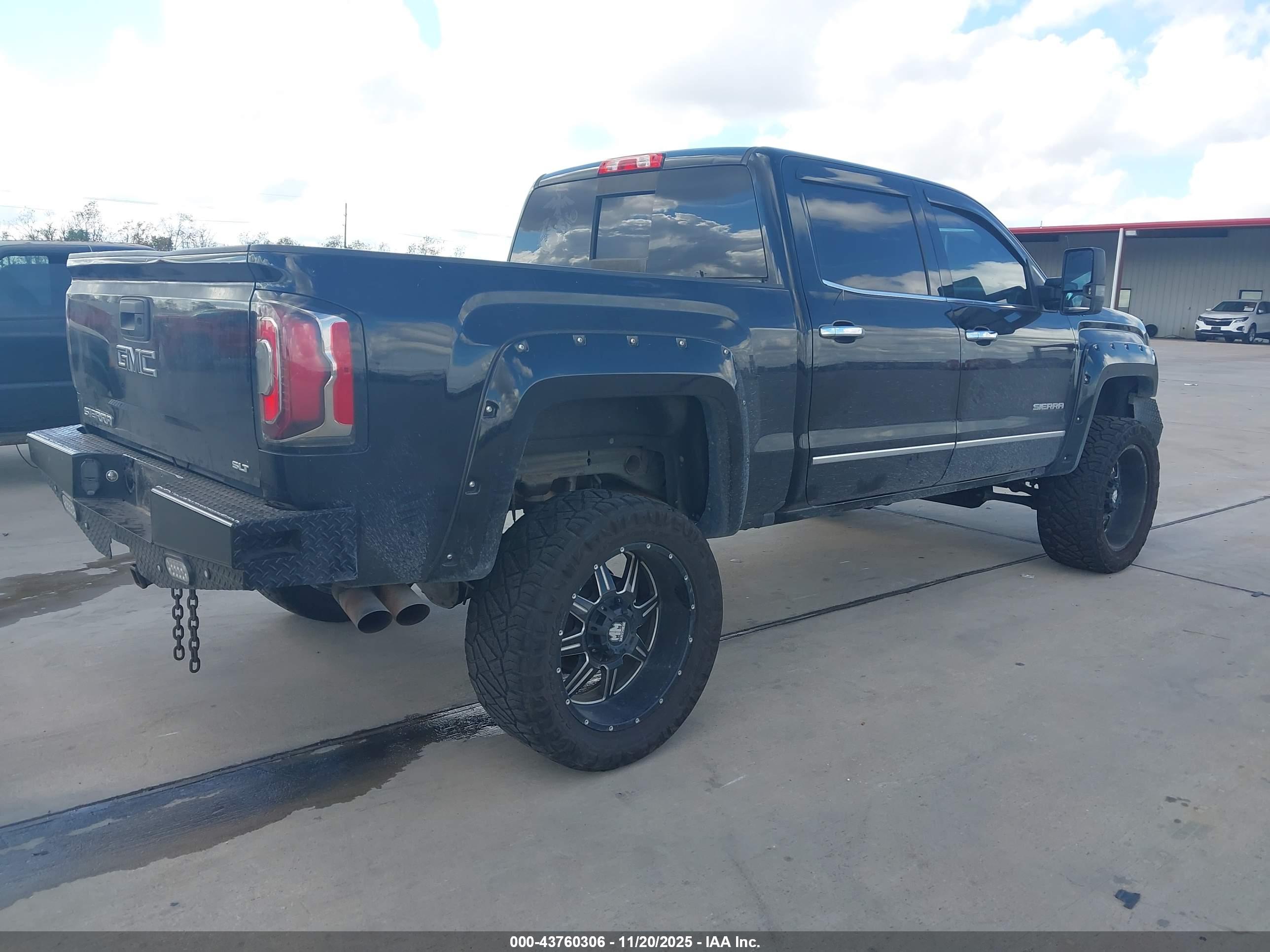 GMC SIERRA image 4