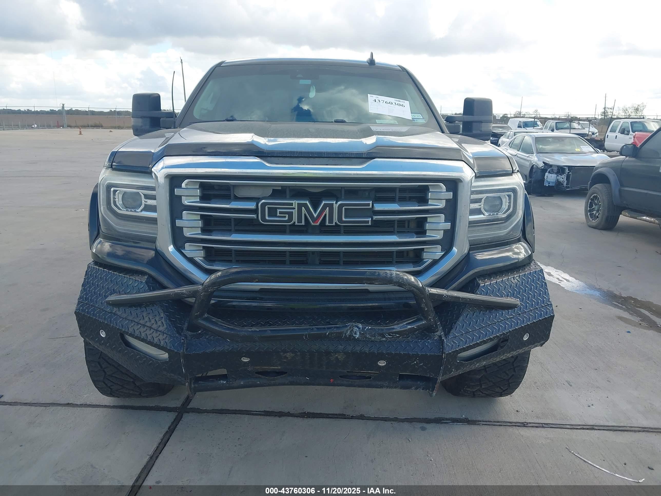 GMC SIERRA image 6