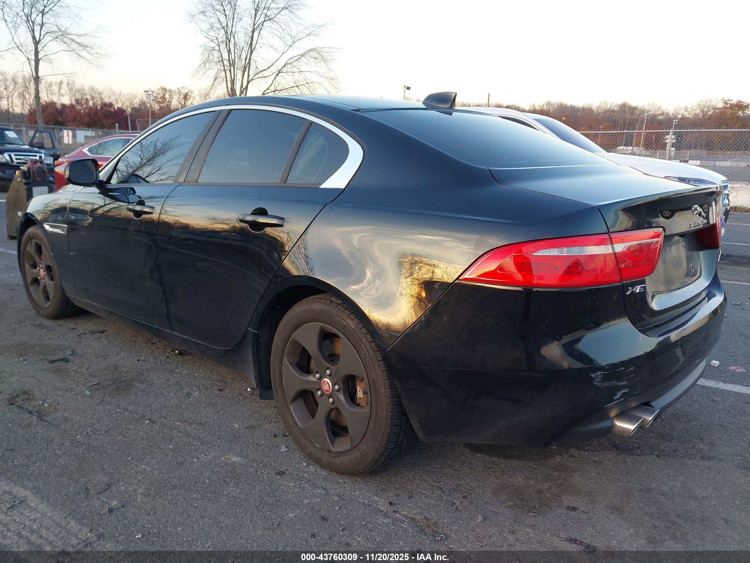 JAGUAR XE image 3