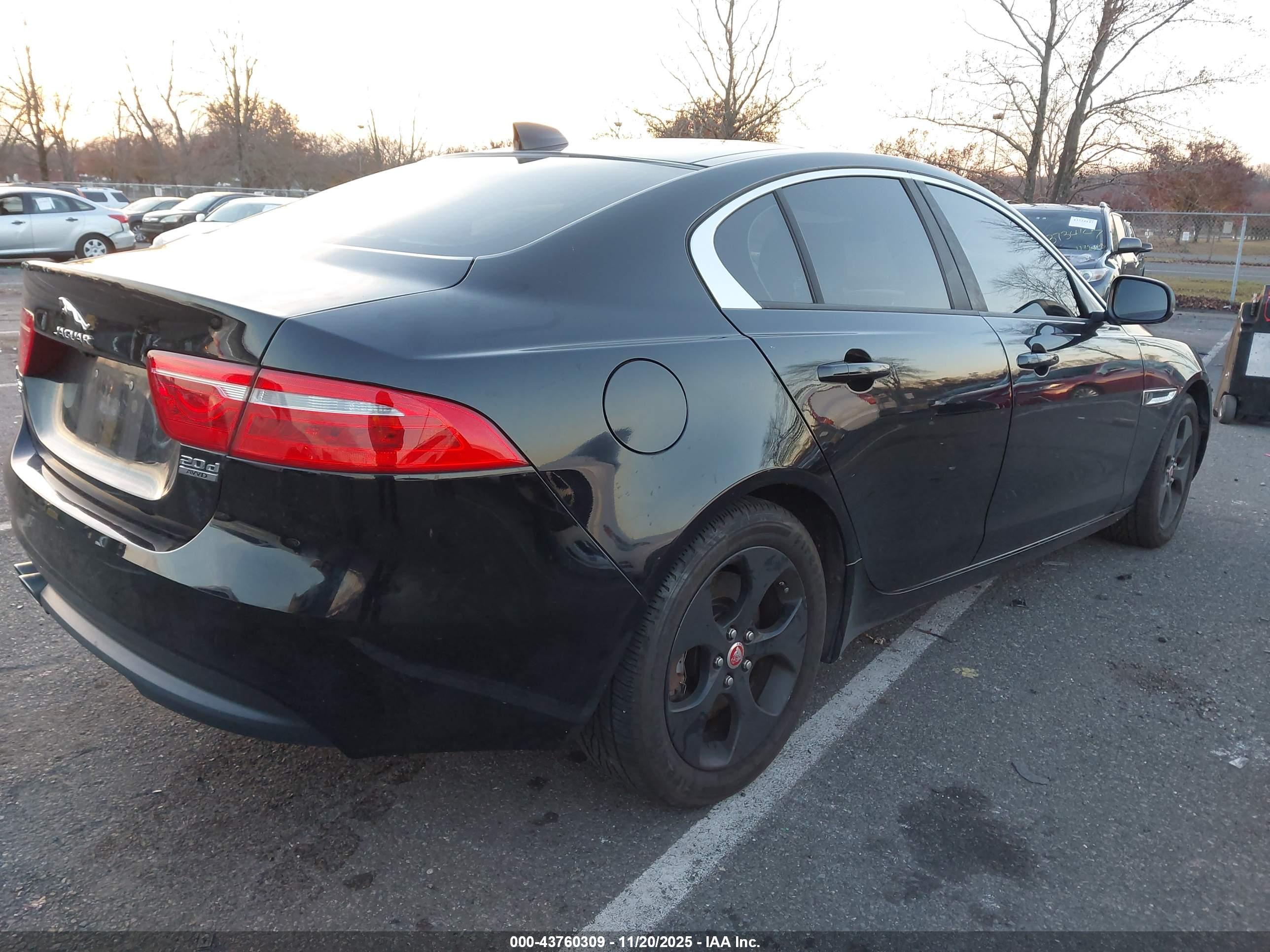 JAGUAR XE image 4