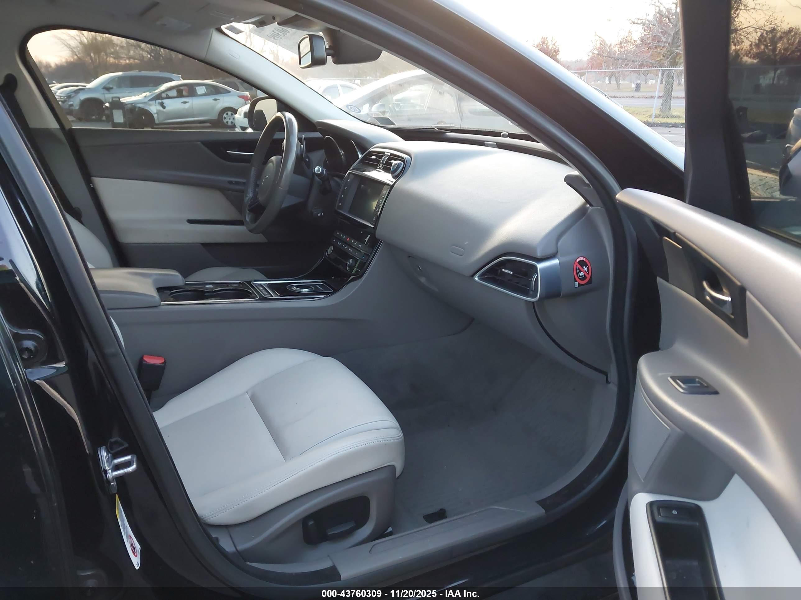 JAGUAR XE image 5