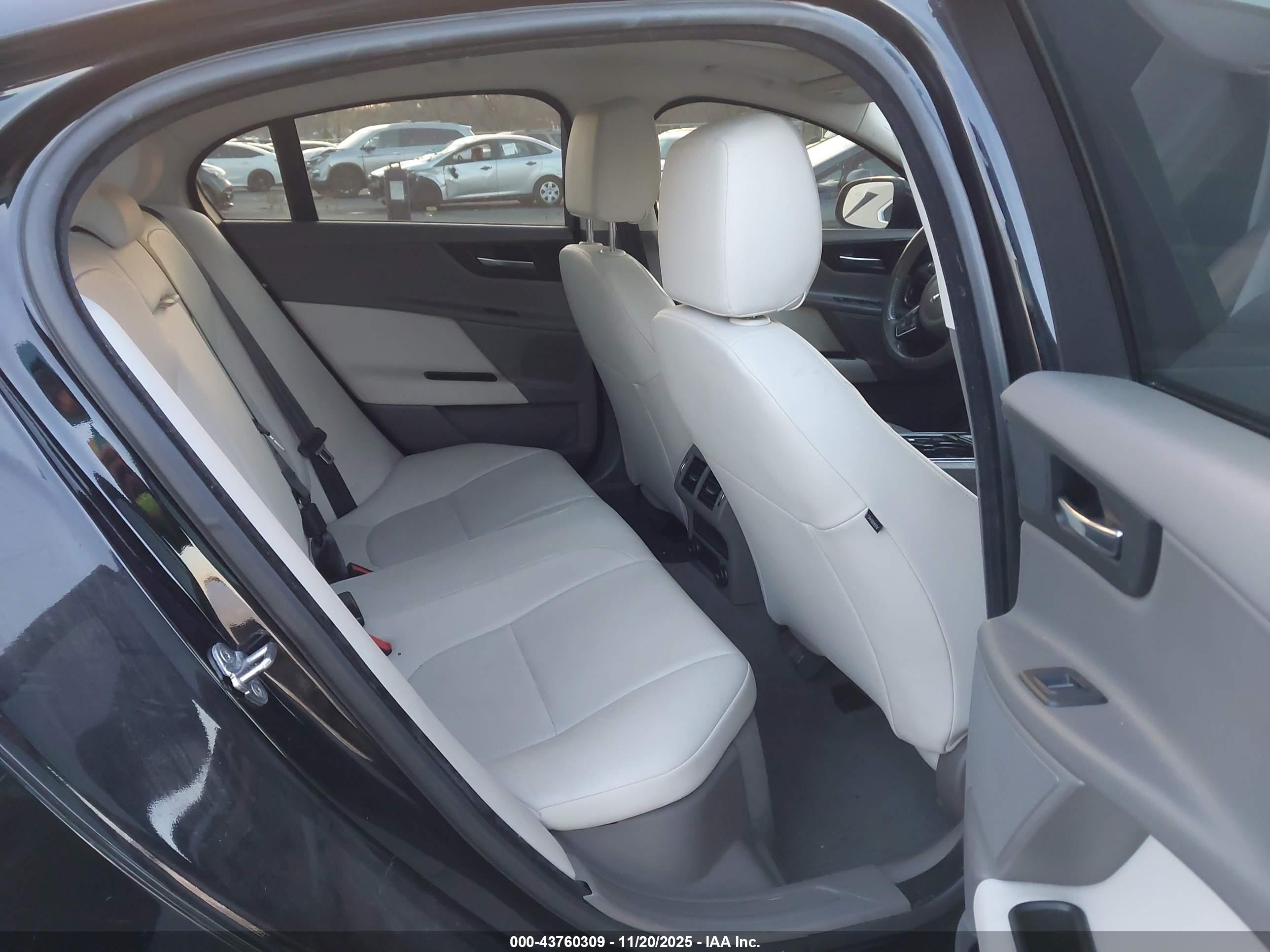 JAGUAR XE image 8