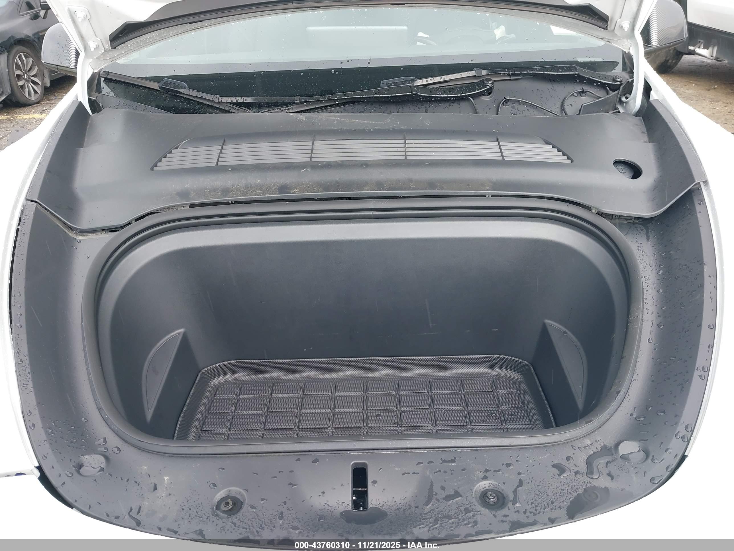 TESLA MODEL image 10