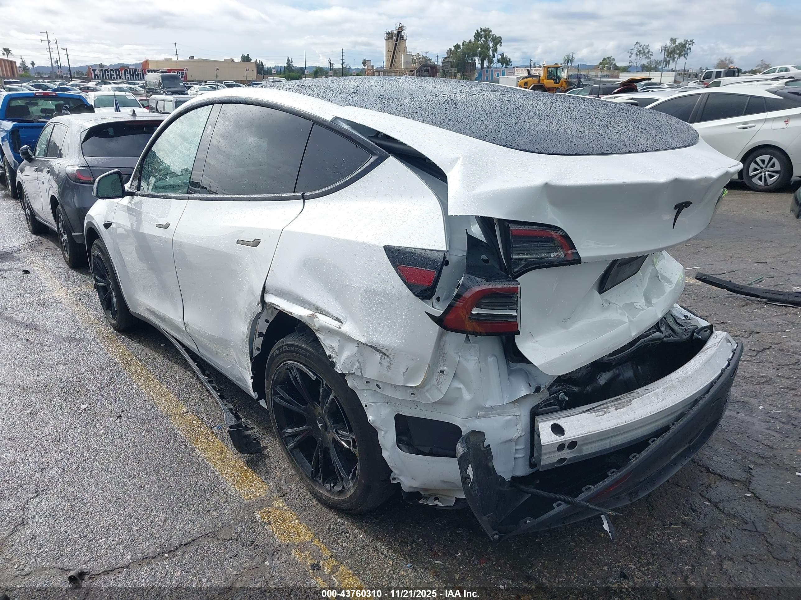 TESLA MODEL image 3