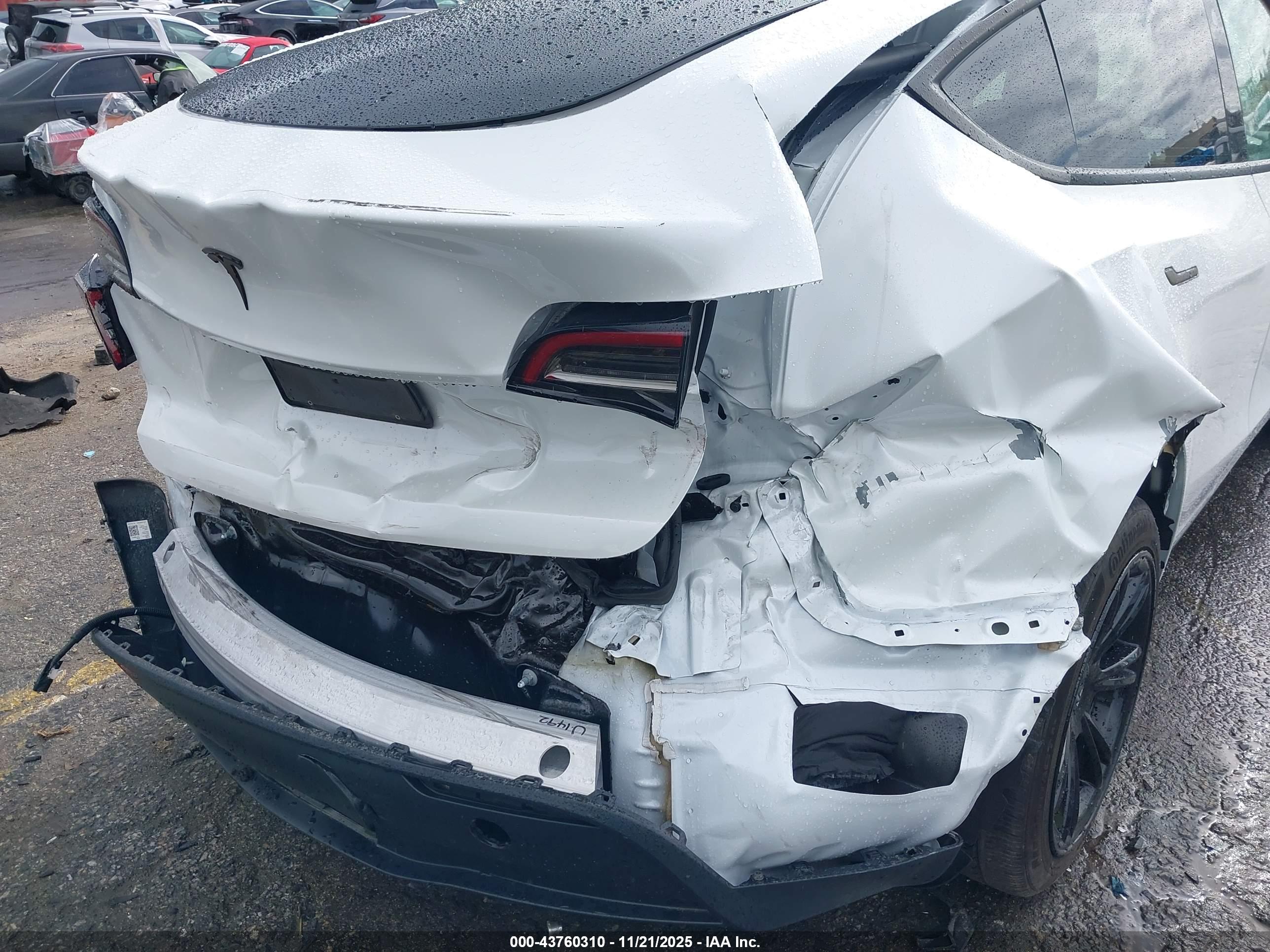 TESLA MODEL image 6