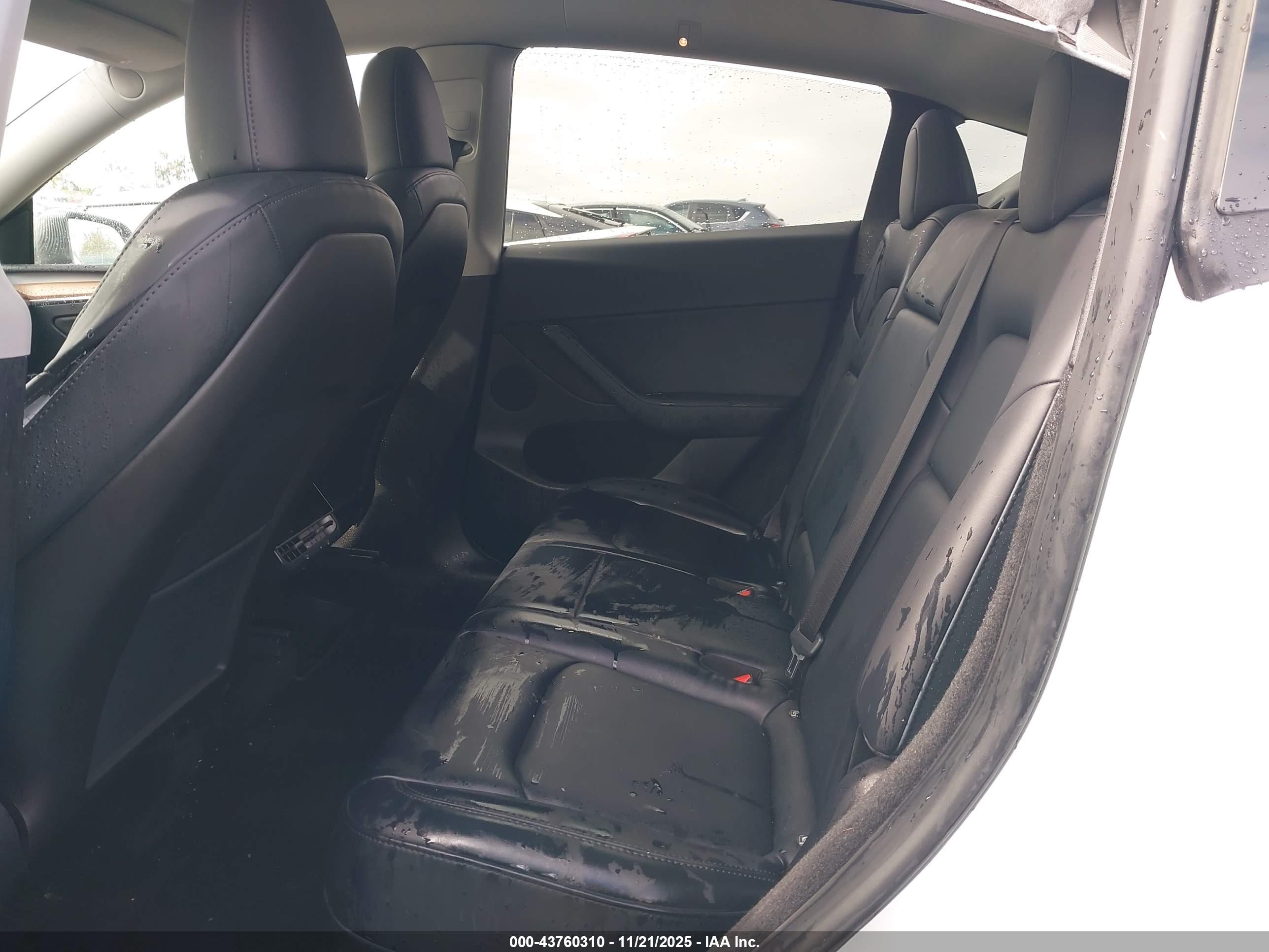 TESLA MODEL image 8