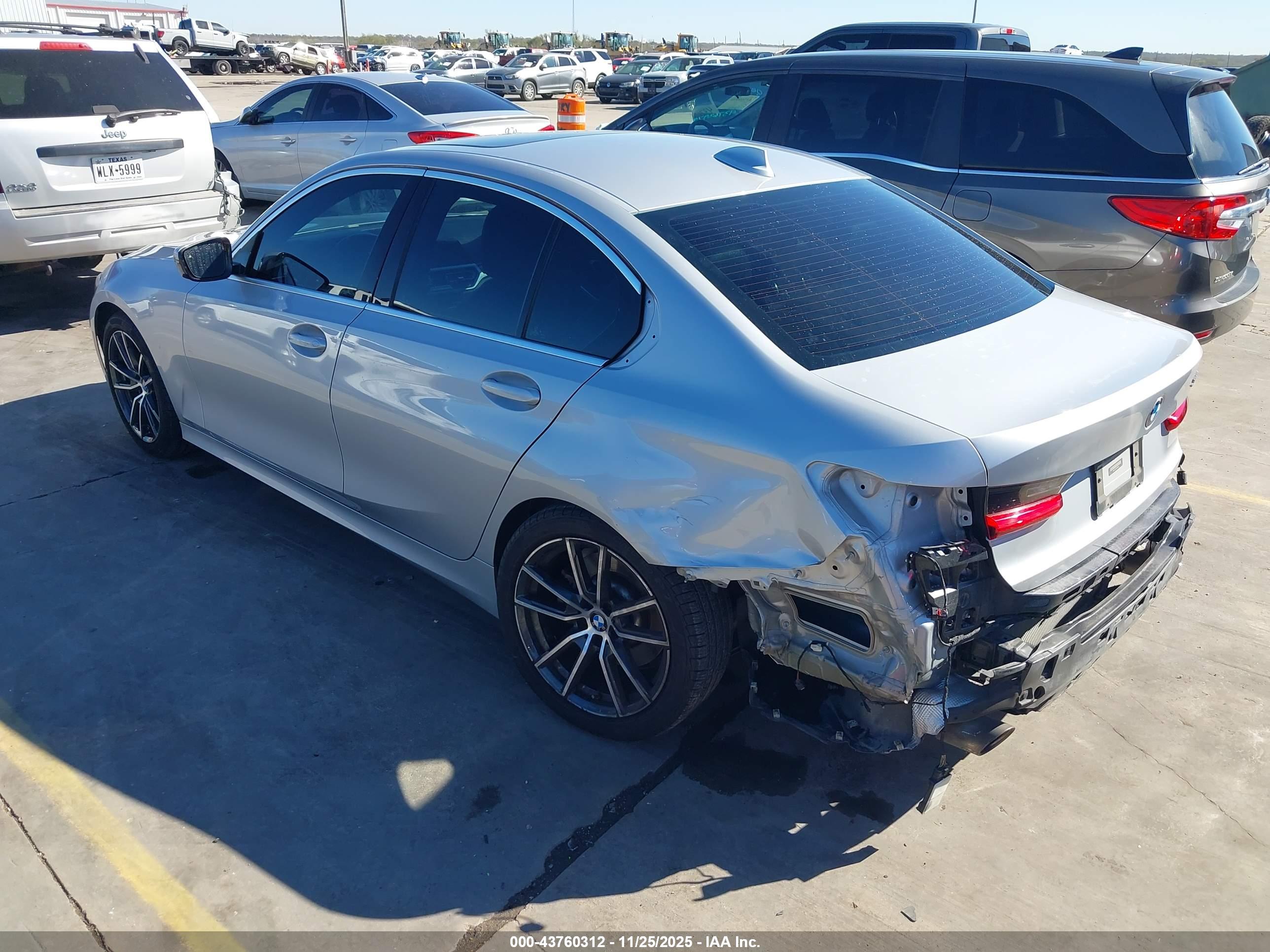 BMW 330I image 3