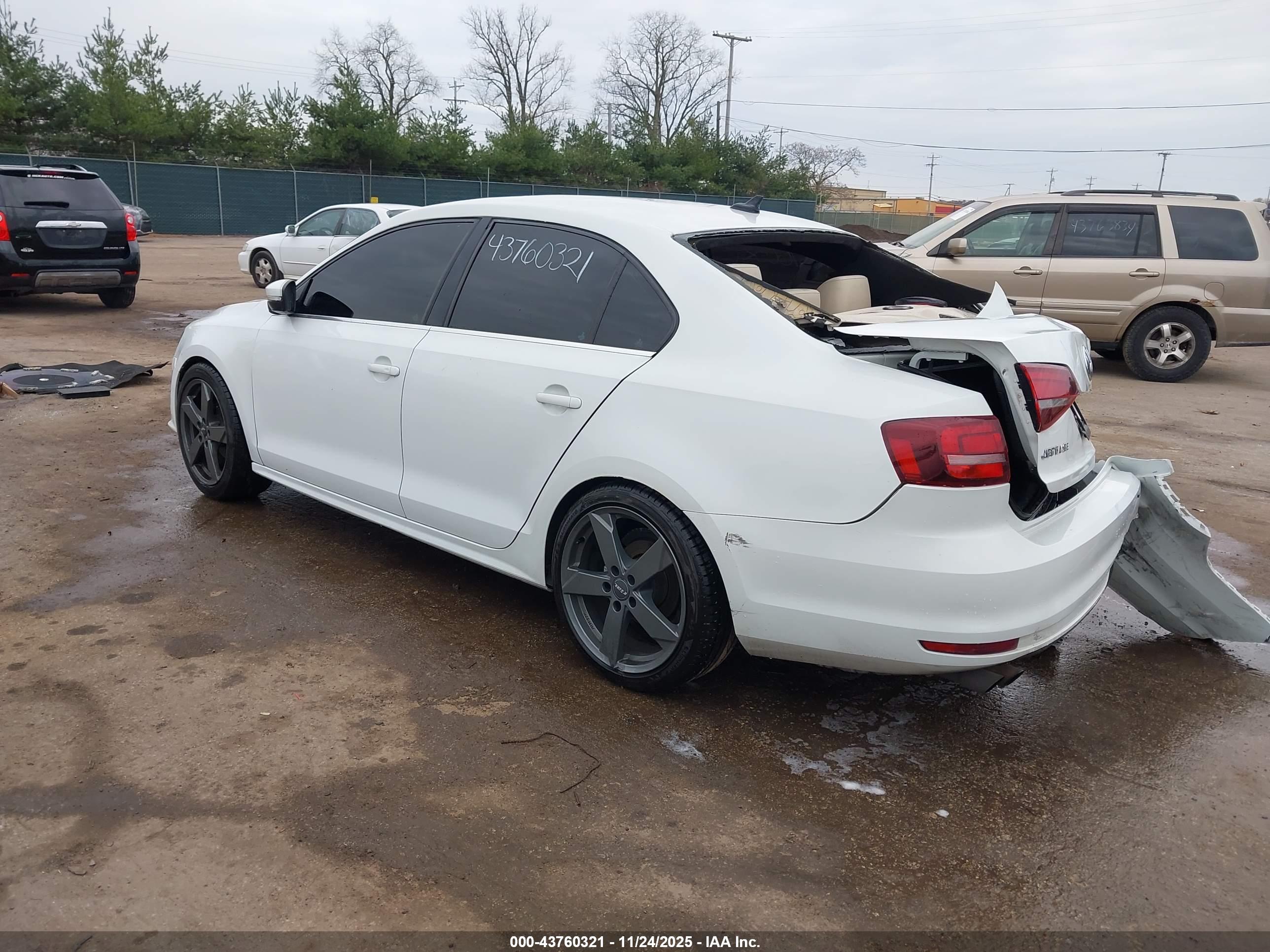 VOLKSWAGEN JETTA image 3