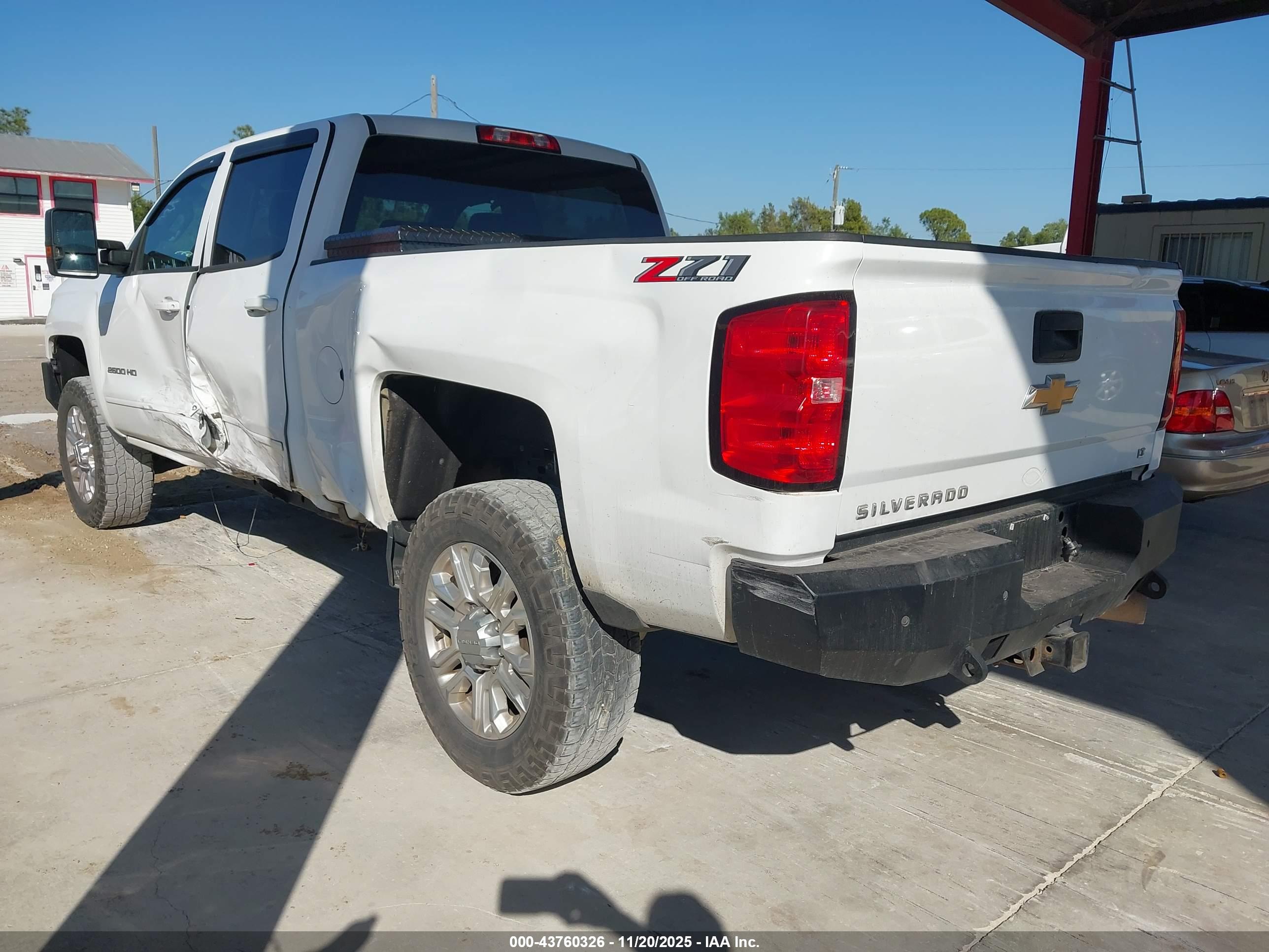 CHEVROLET SILVERADO image 3