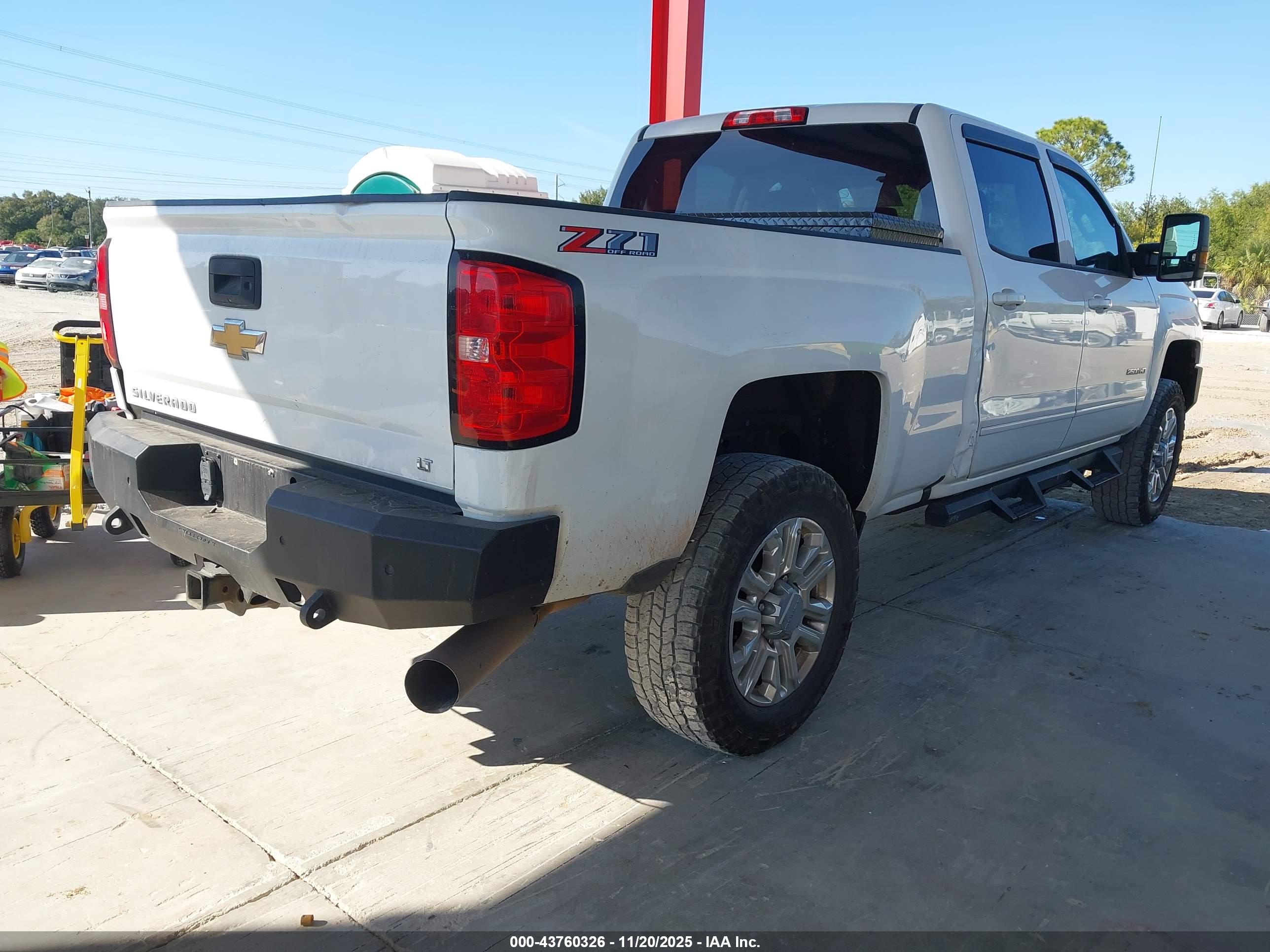CHEVROLET SILVERADO image 4