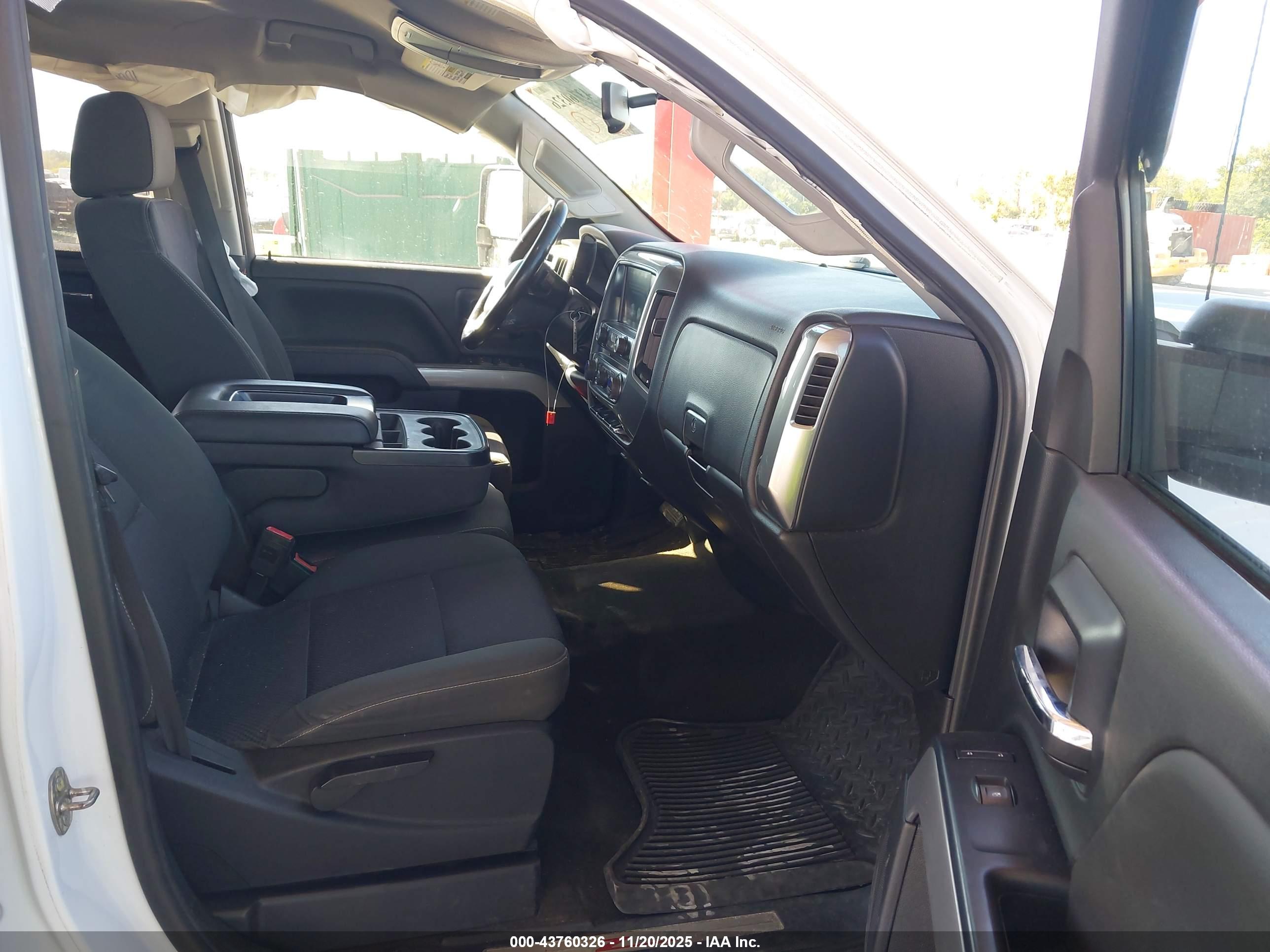 CHEVROLET SILVERADO image 5