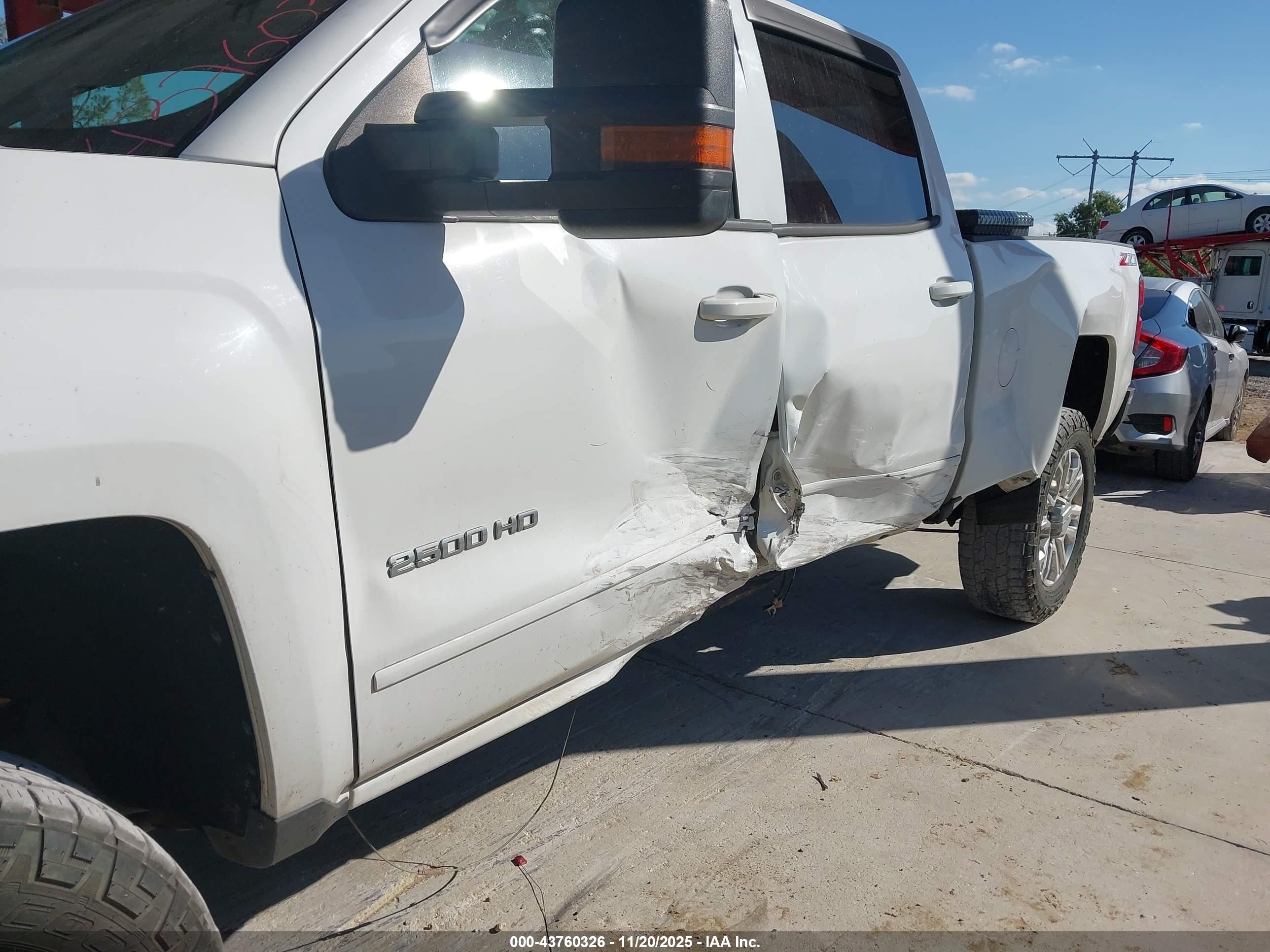 CHEVROLET SILVERADO image 6