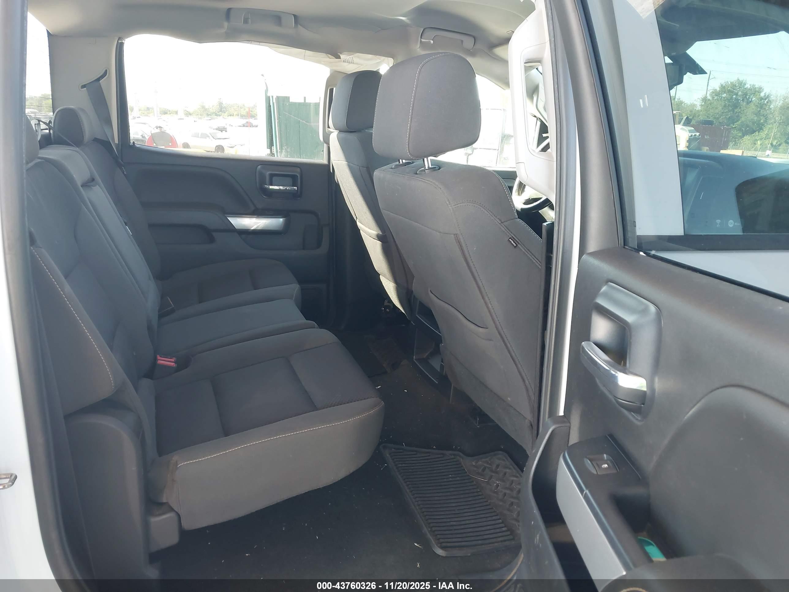 CHEVROLET SILVERADO image 8