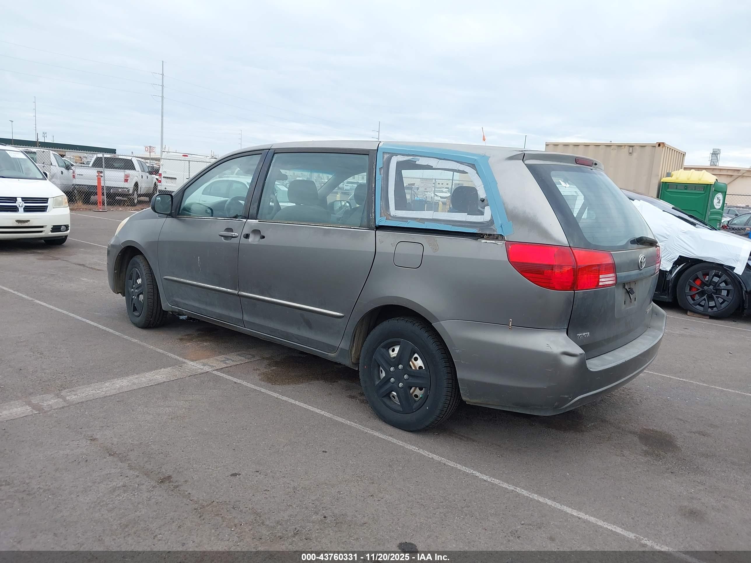 TOYOTA SIENNA image 3