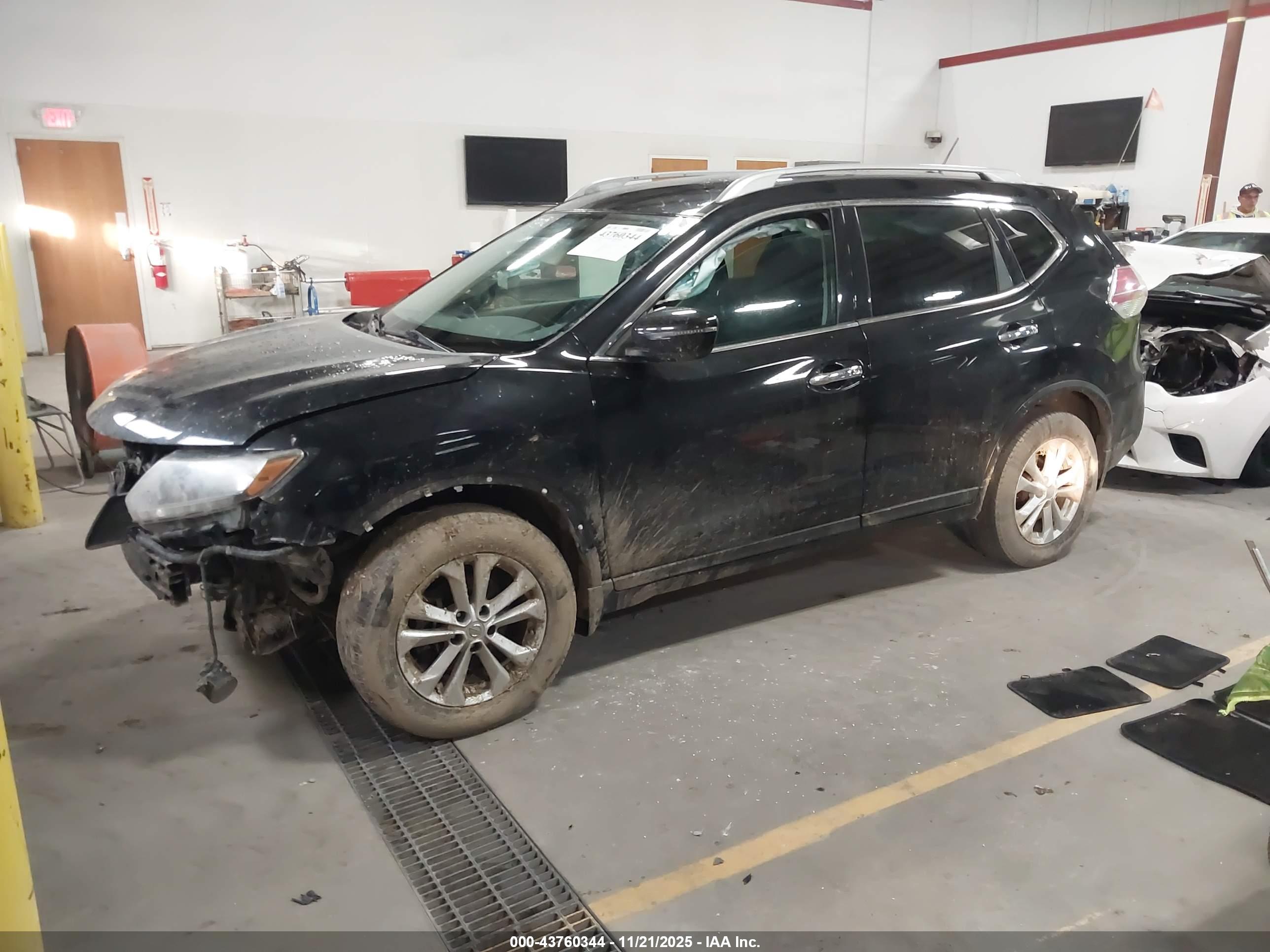 NISSAN ROGUE image 2