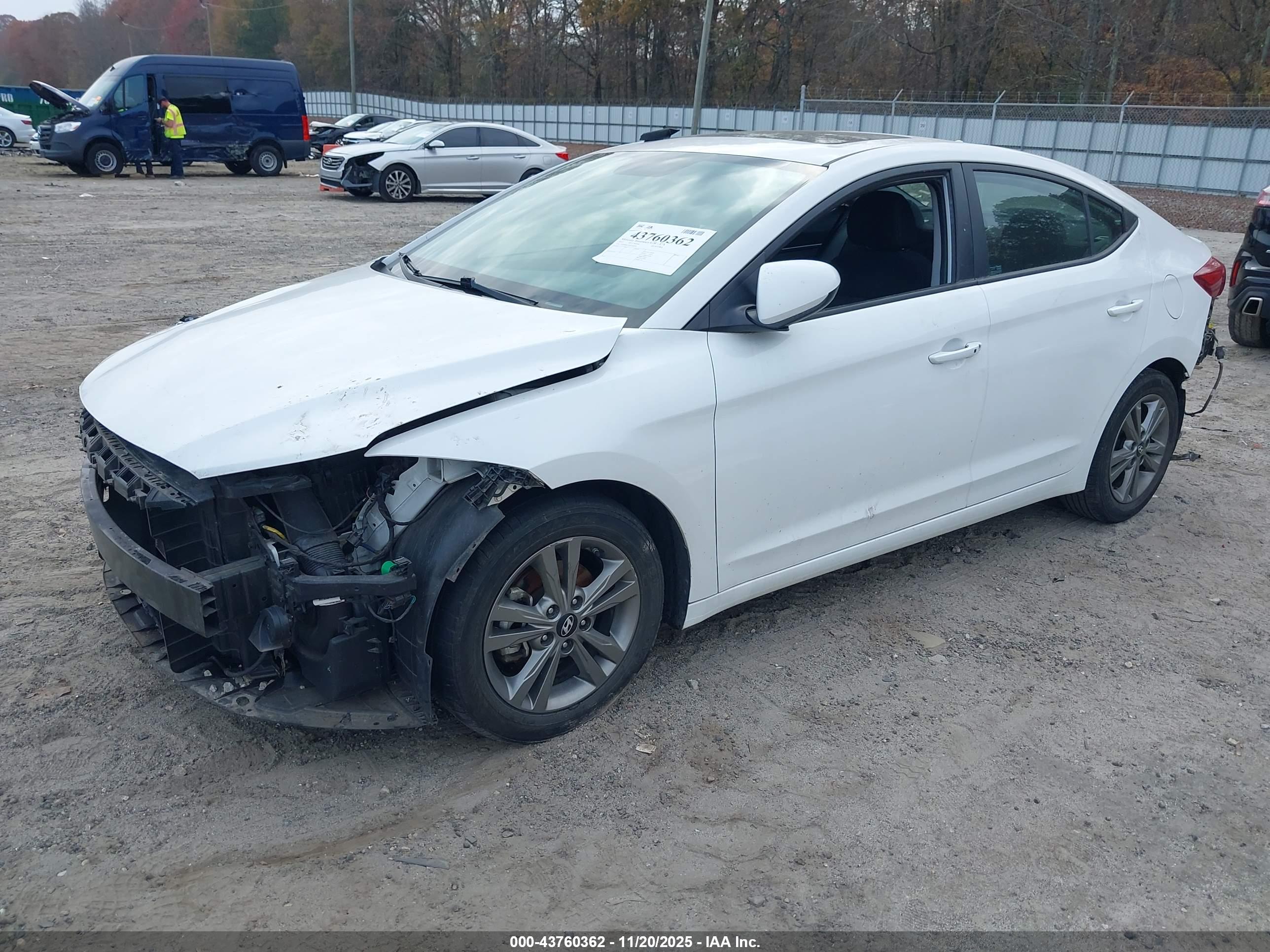 HYUNDAI ELANTRA image 2
