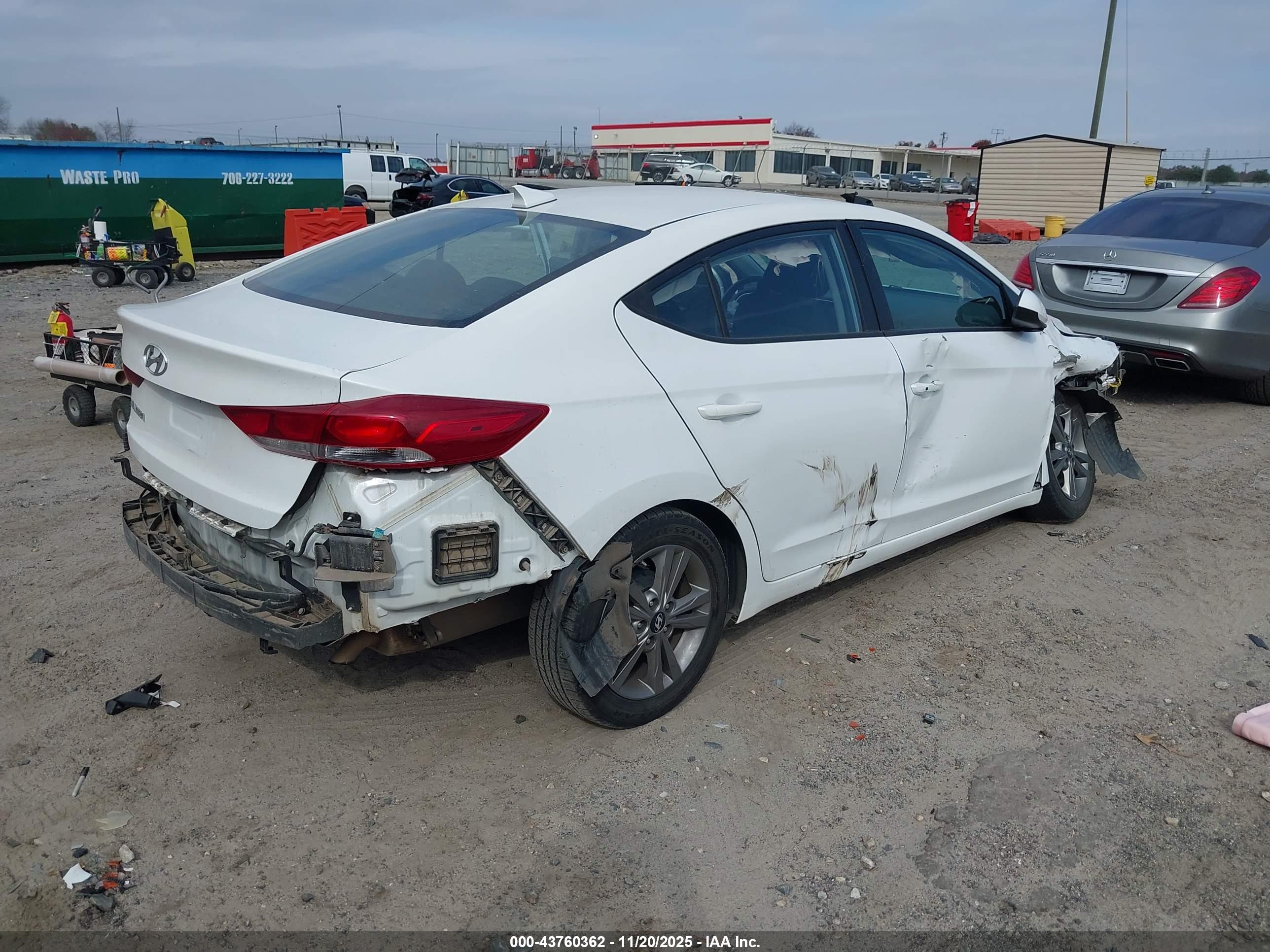 HYUNDAI ELANTRA image 4