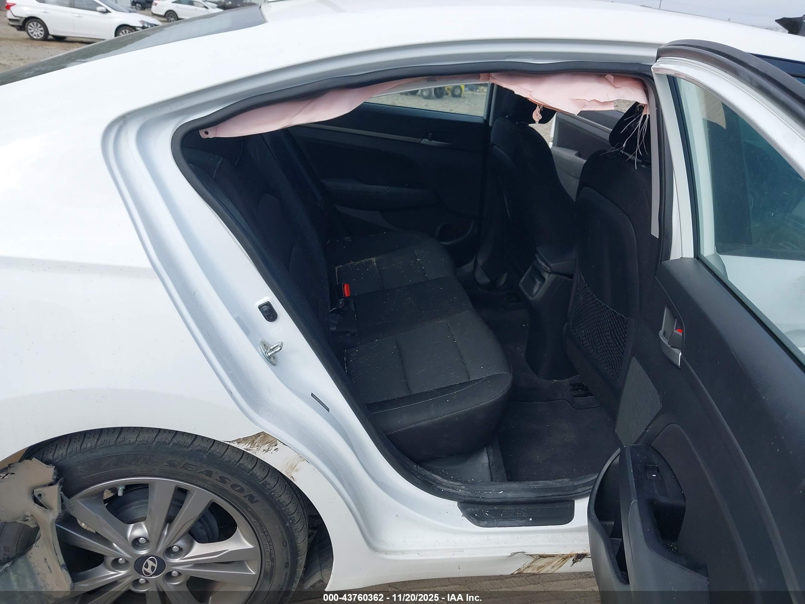 HYUNDAI ELANTRA image 8