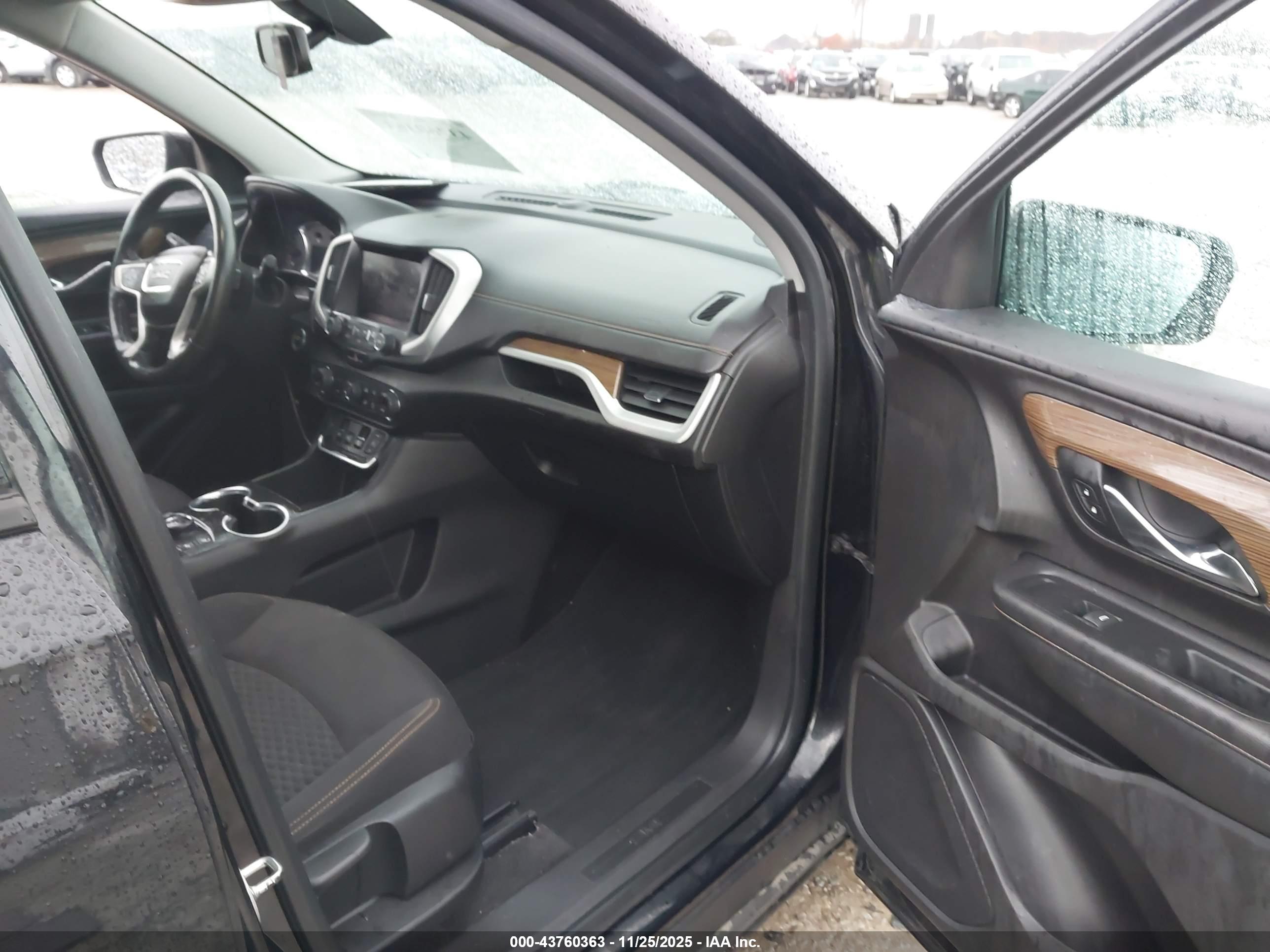 GMC TERRAIN image 5