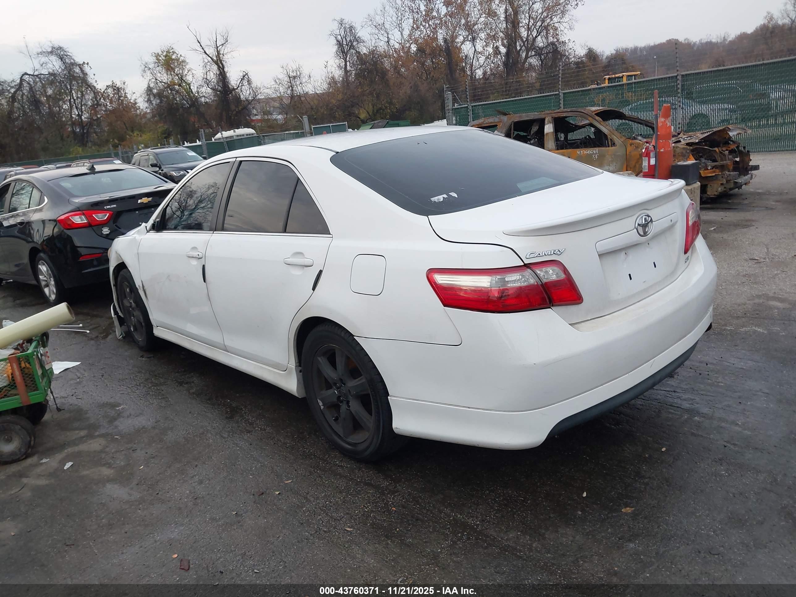 TOYOTA CAMRY image 3