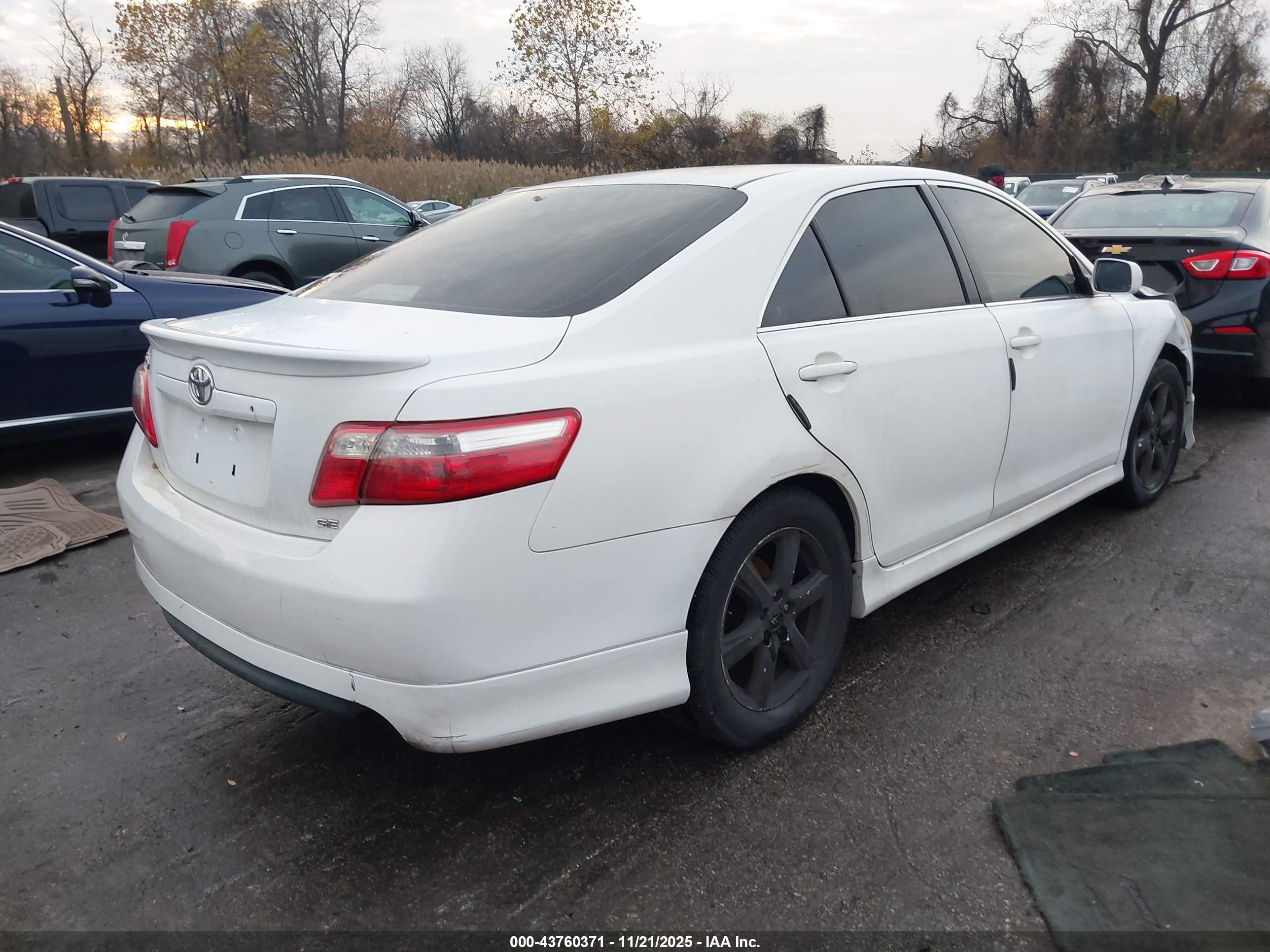 TOYOTA CAMRY image 4