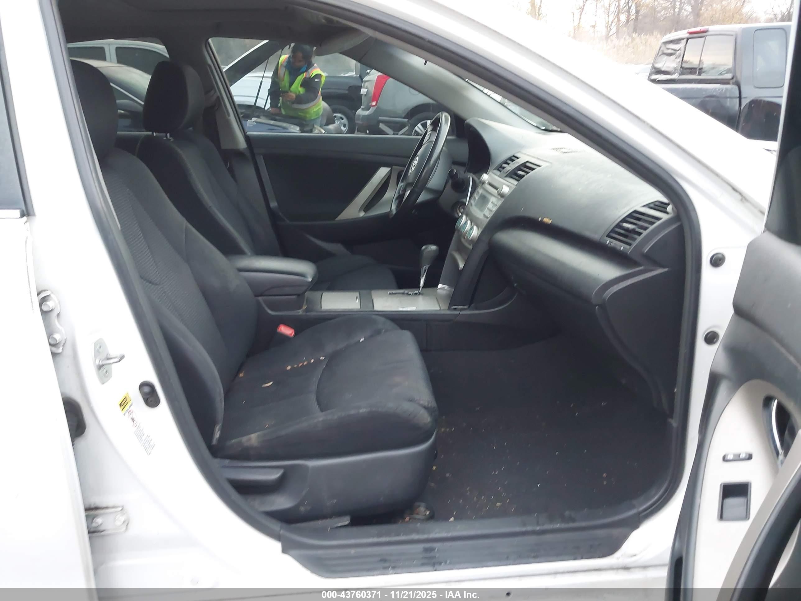 TOYOTA CAMRY image 5
