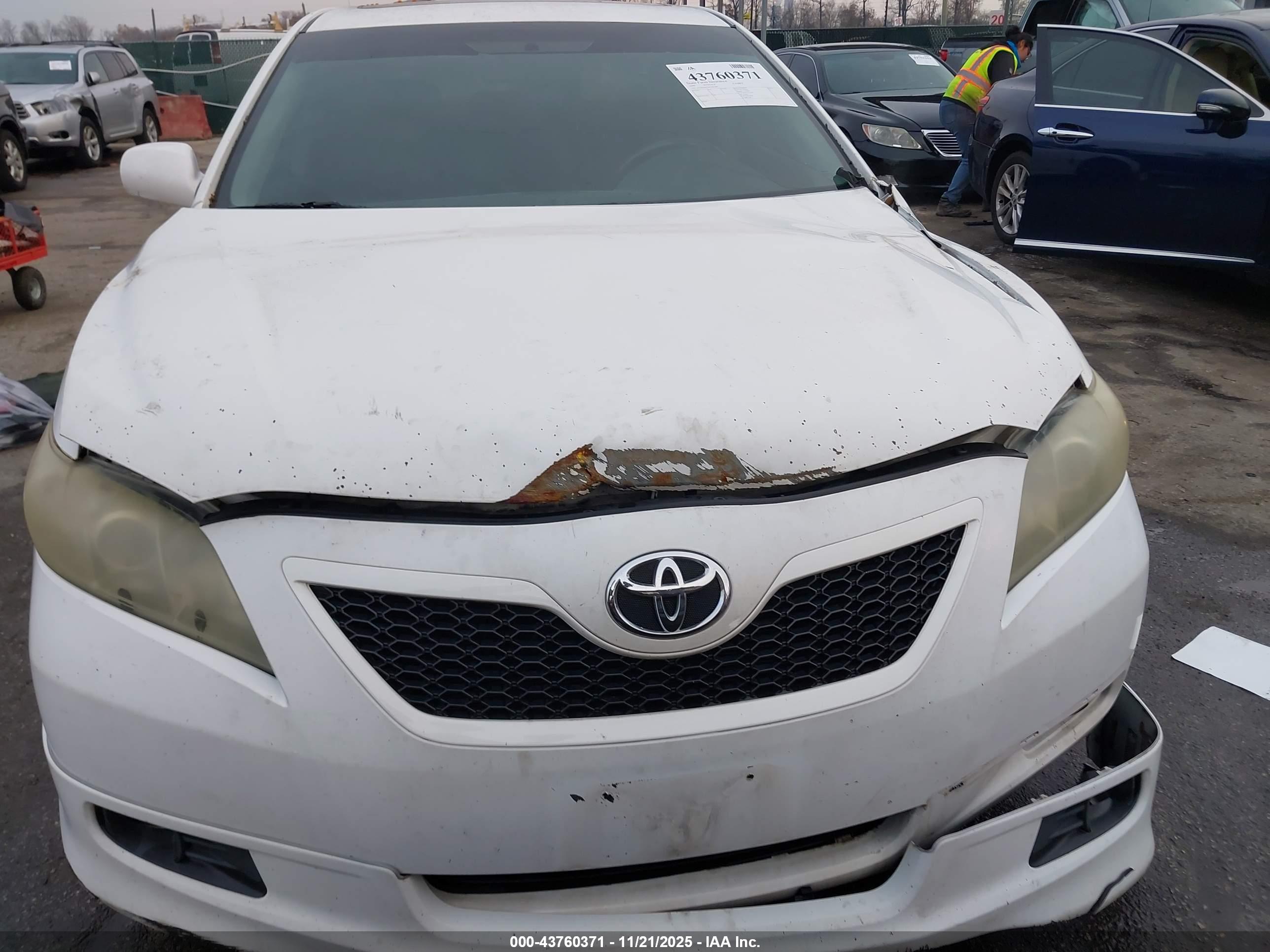 TOYOTA CAMRY image 6