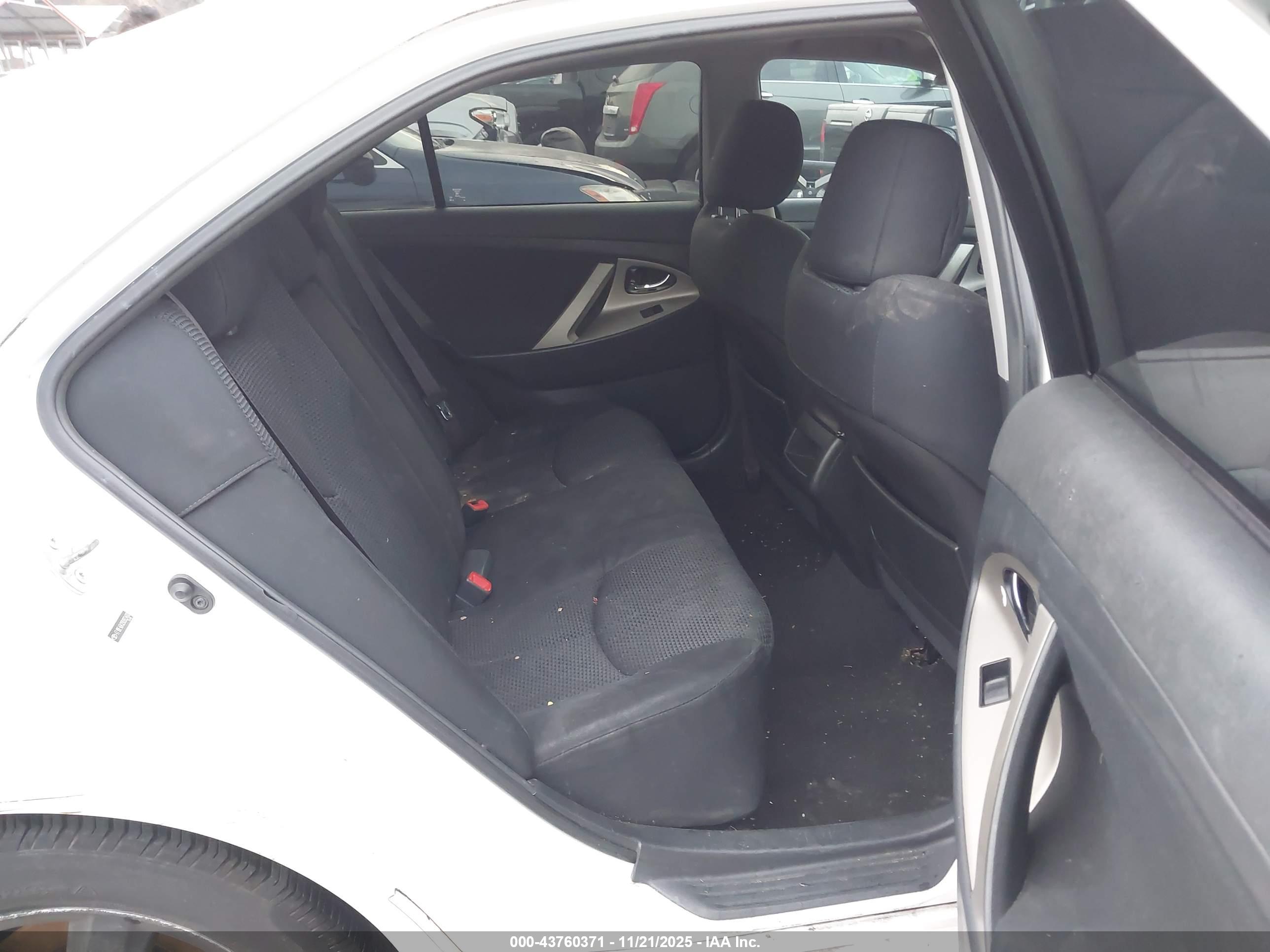 TOYOTA CAMRY image 8