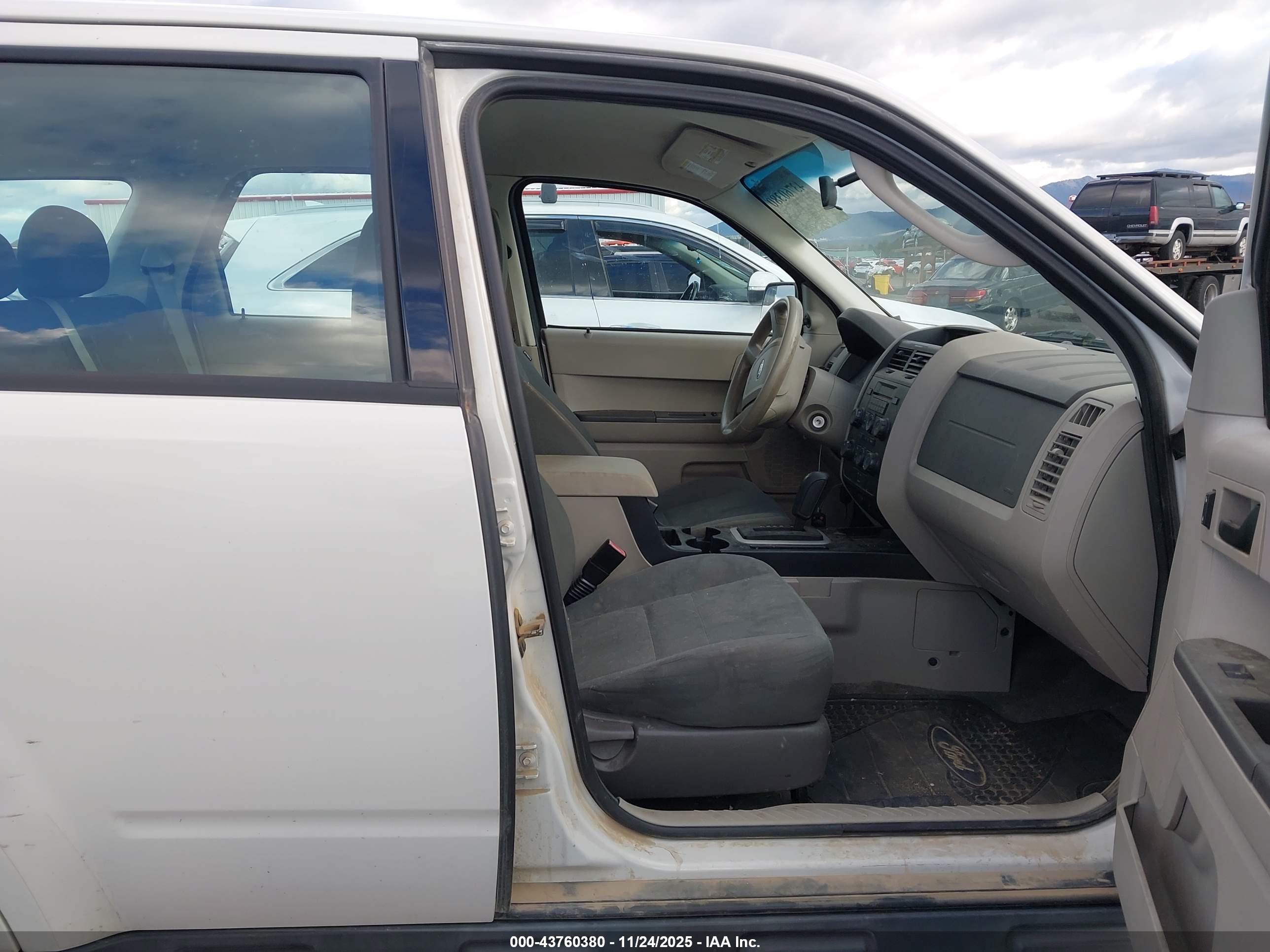 FORD ESCAPE image 5