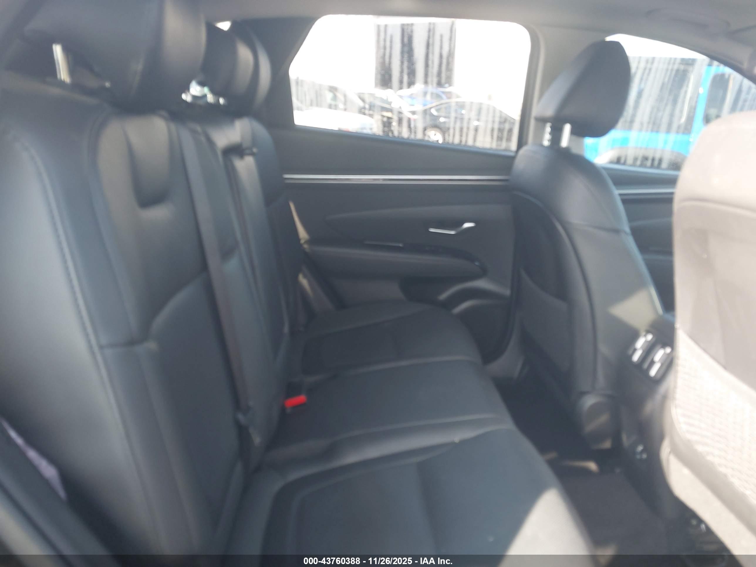 HYUNDAI TUCSON image 8