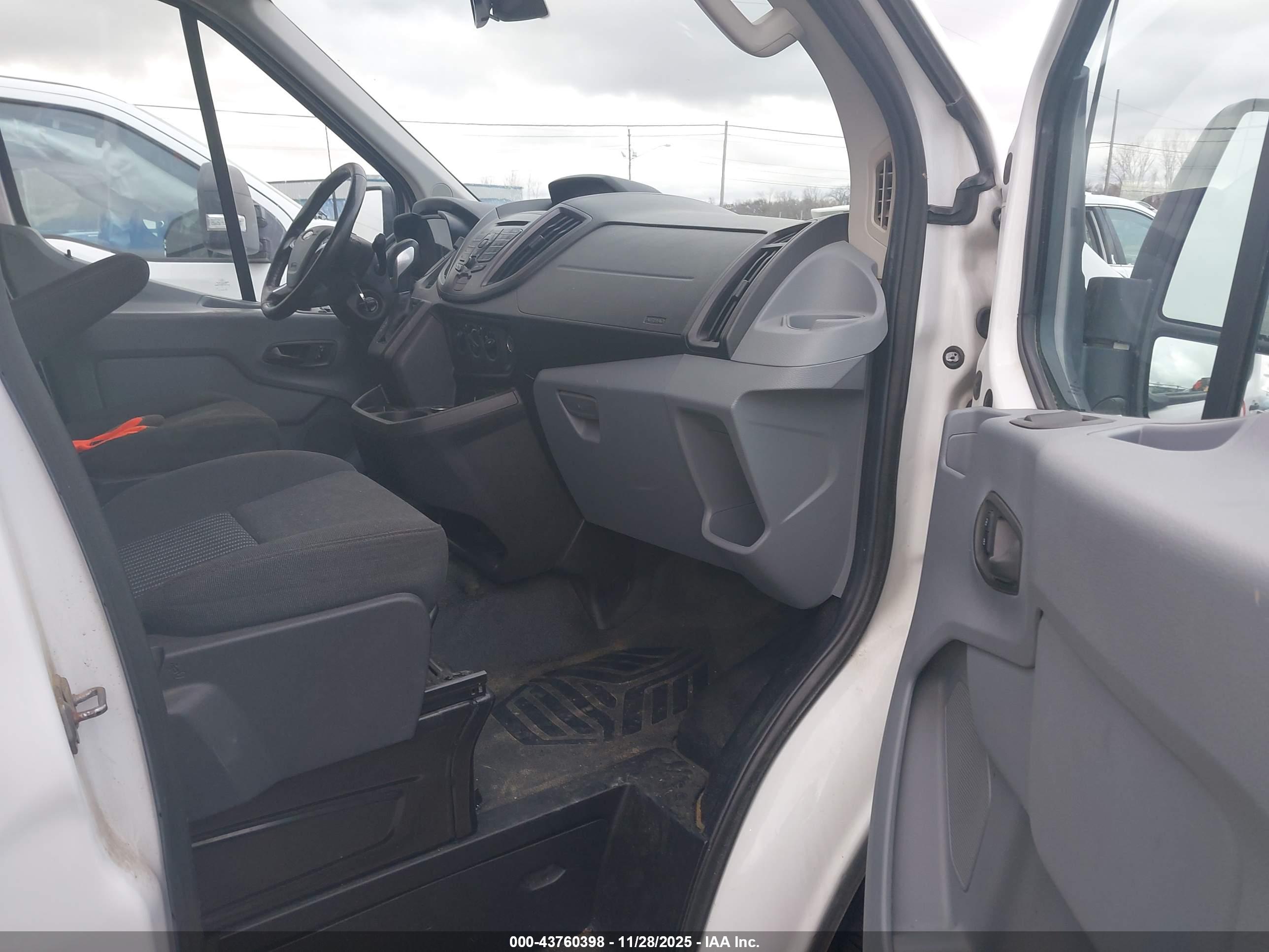 FORD TRANSIT-350 image 5