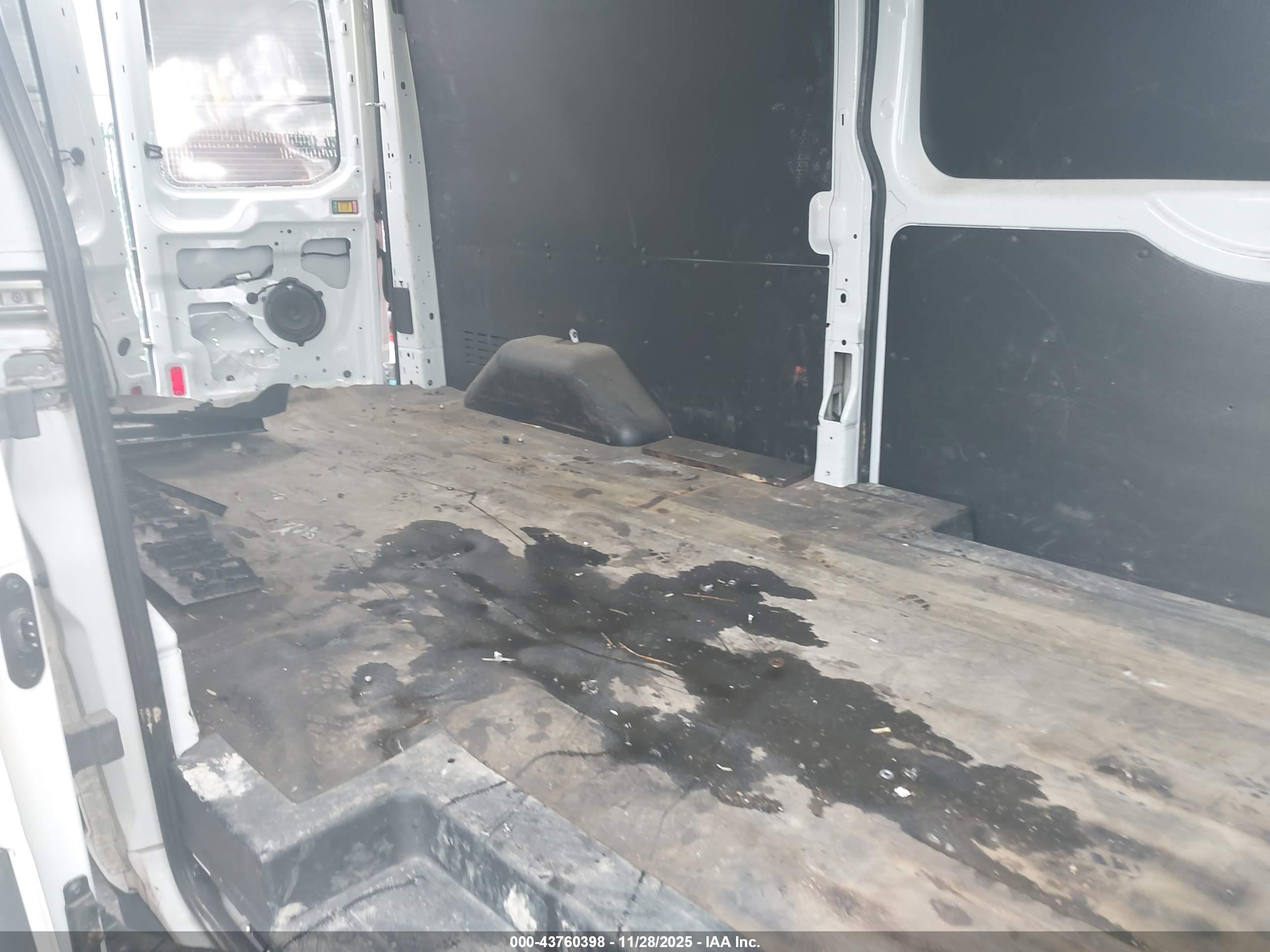 FORD TRANSIT-350 image 8