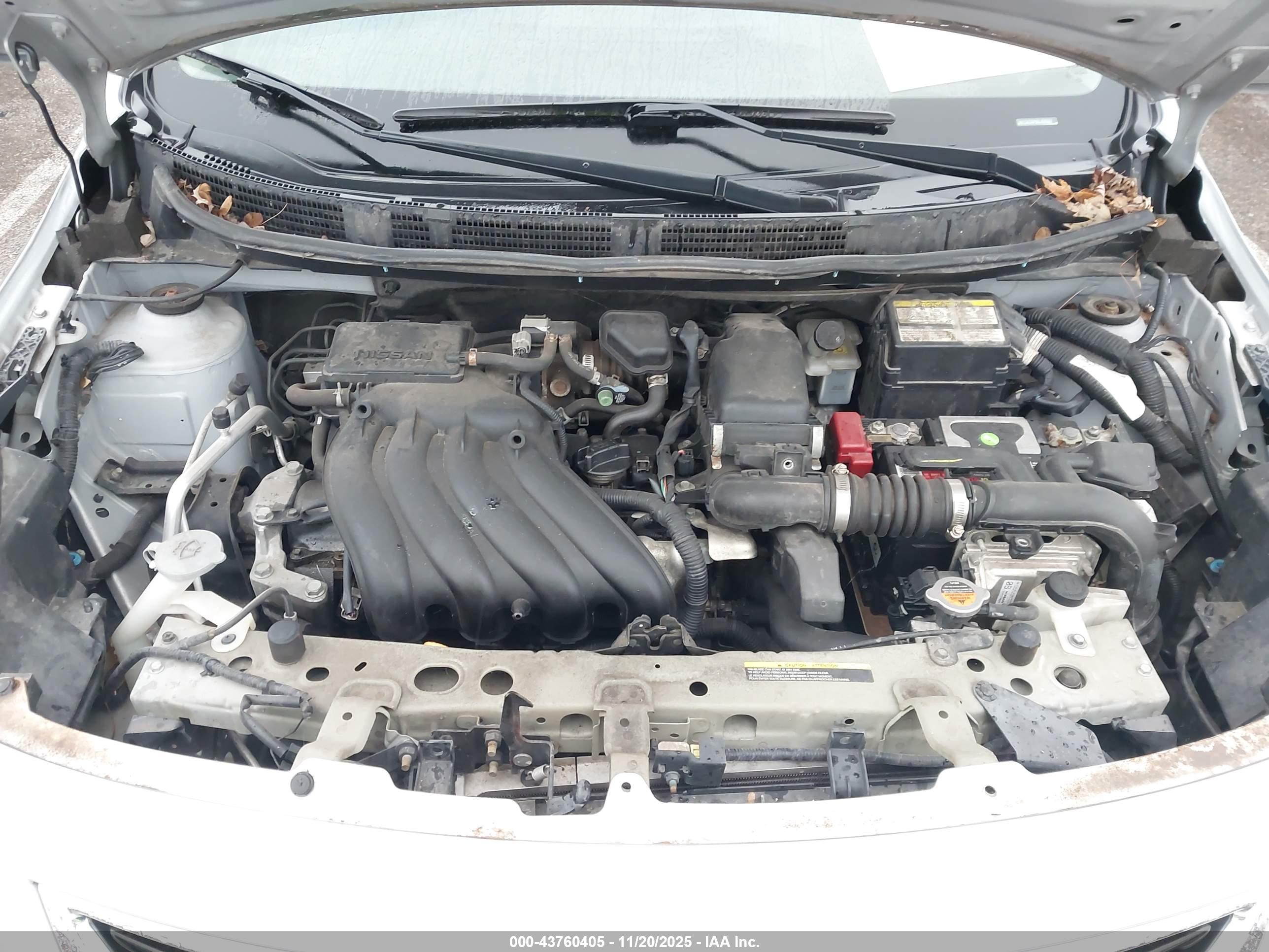 NISSAN VERSA image 10