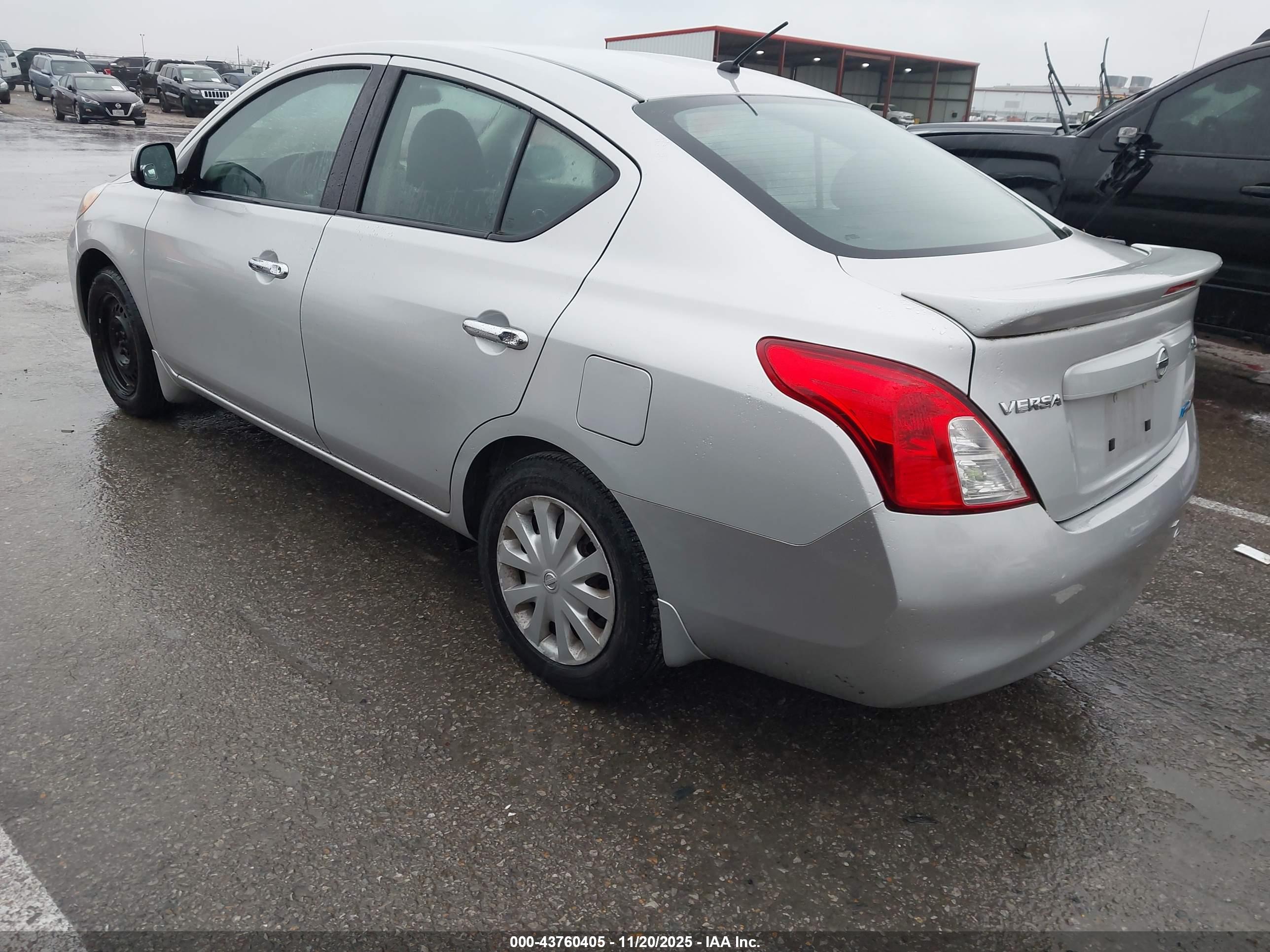 NISSAN VERSA image 3