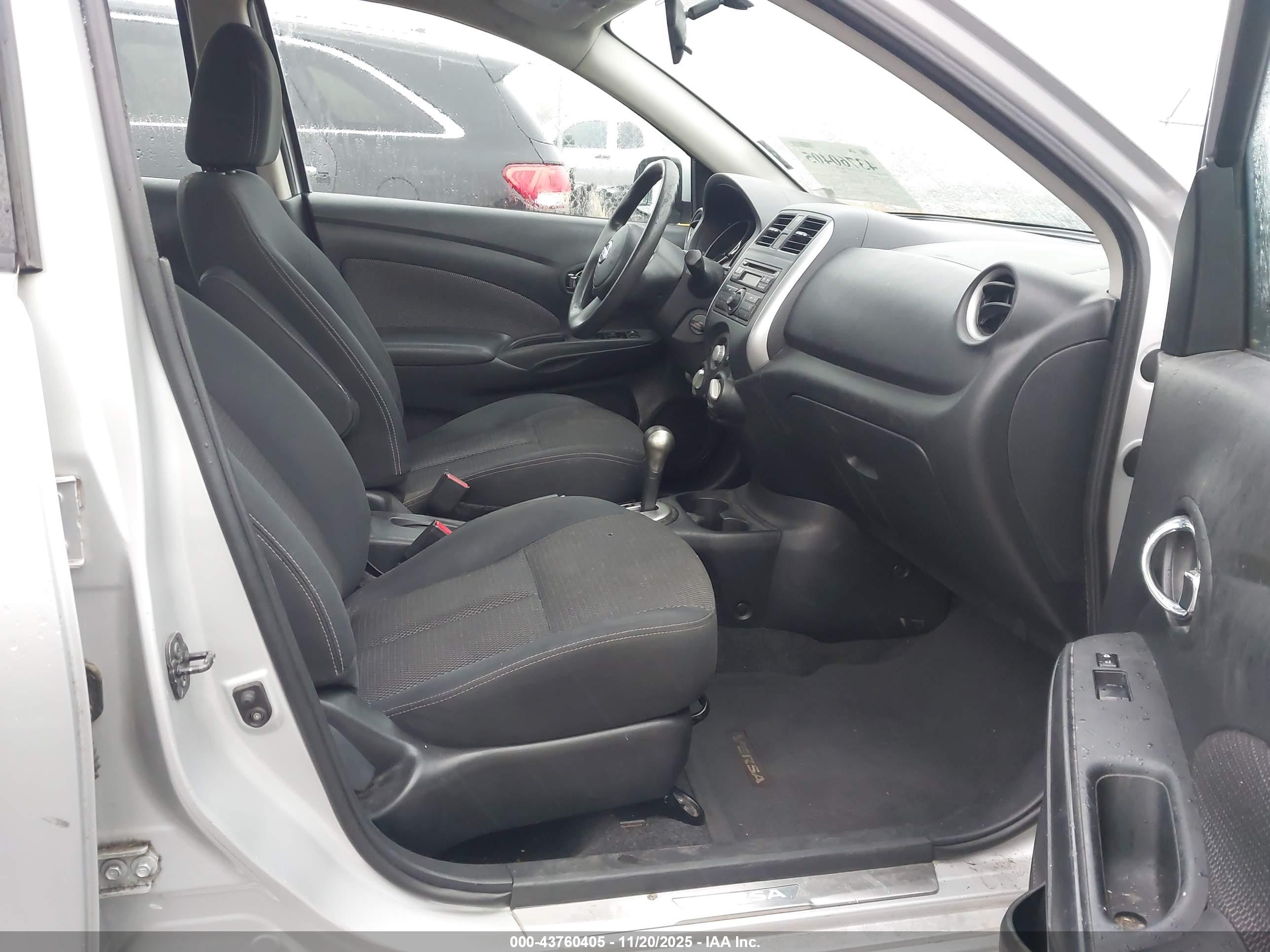 NISSAN VERSA image 5