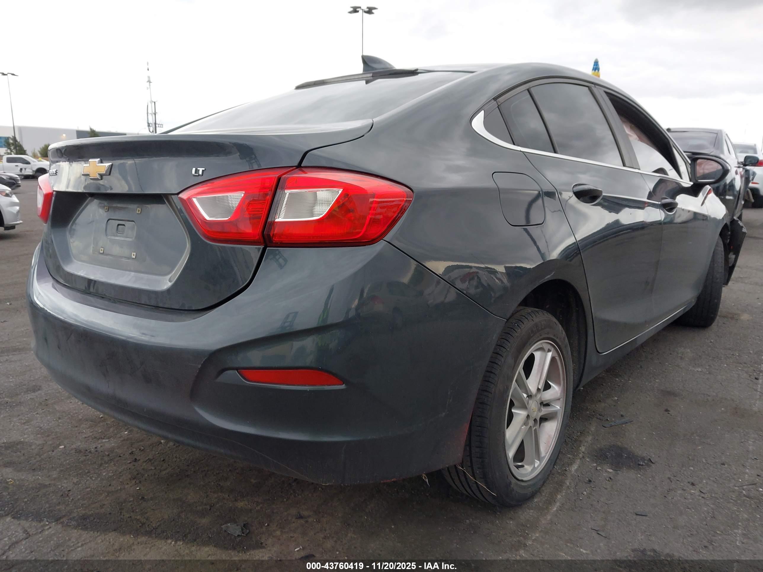 CHEVROLET CRUZE image 4