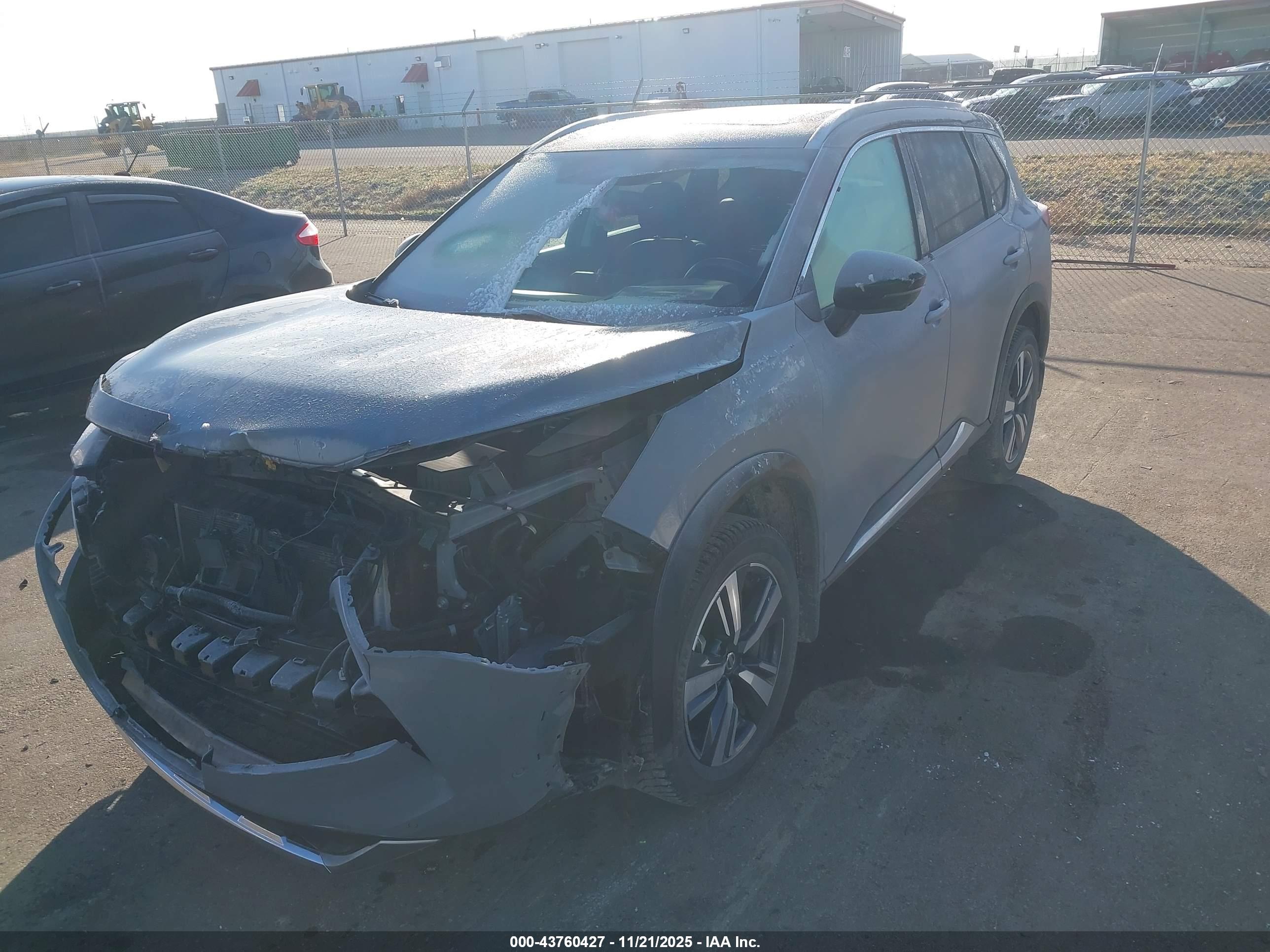 NISSAN ROGUE image 2