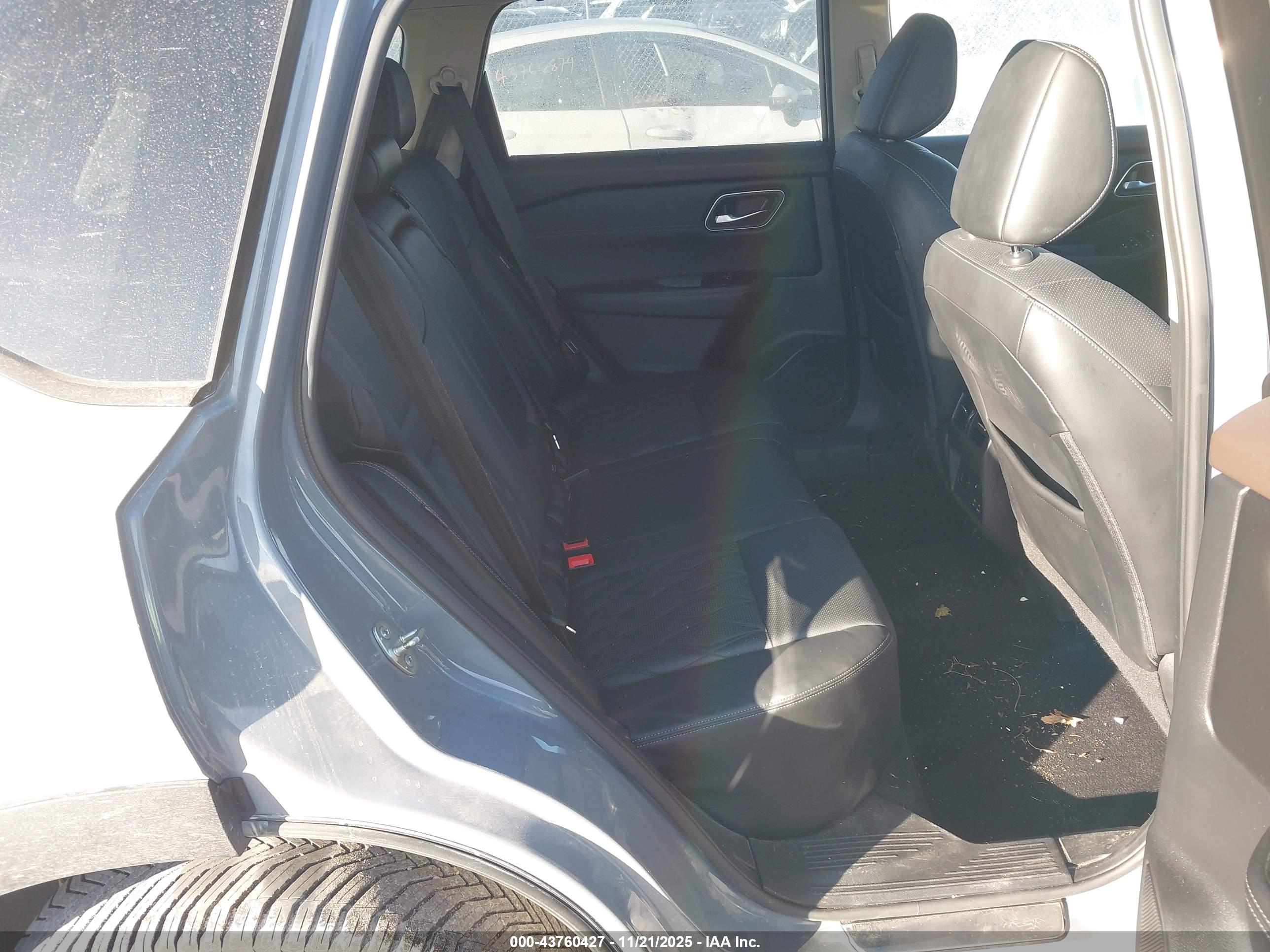NISSAN ROGUE image 8