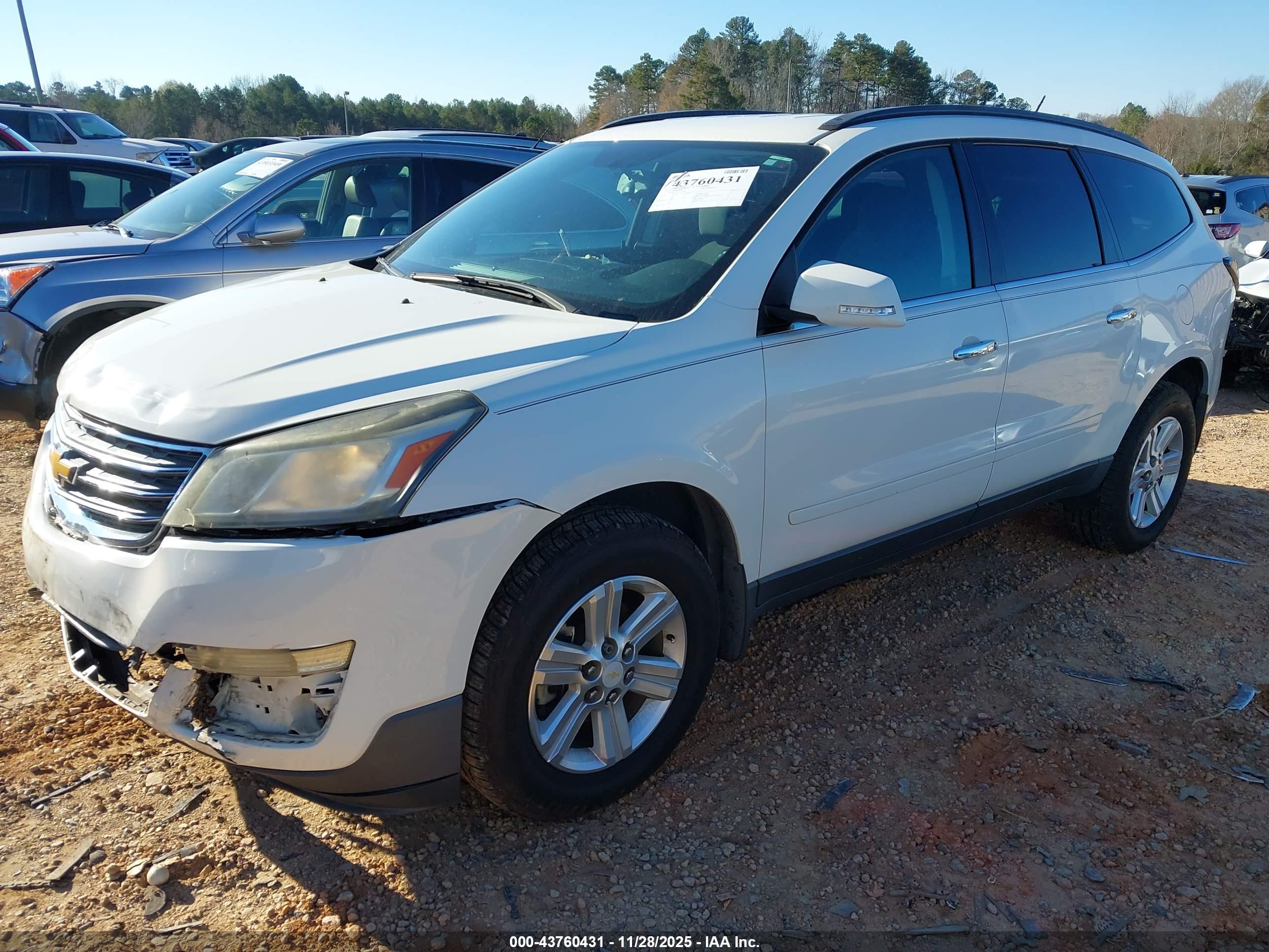 CHEVROLET TRAVERSE image 2