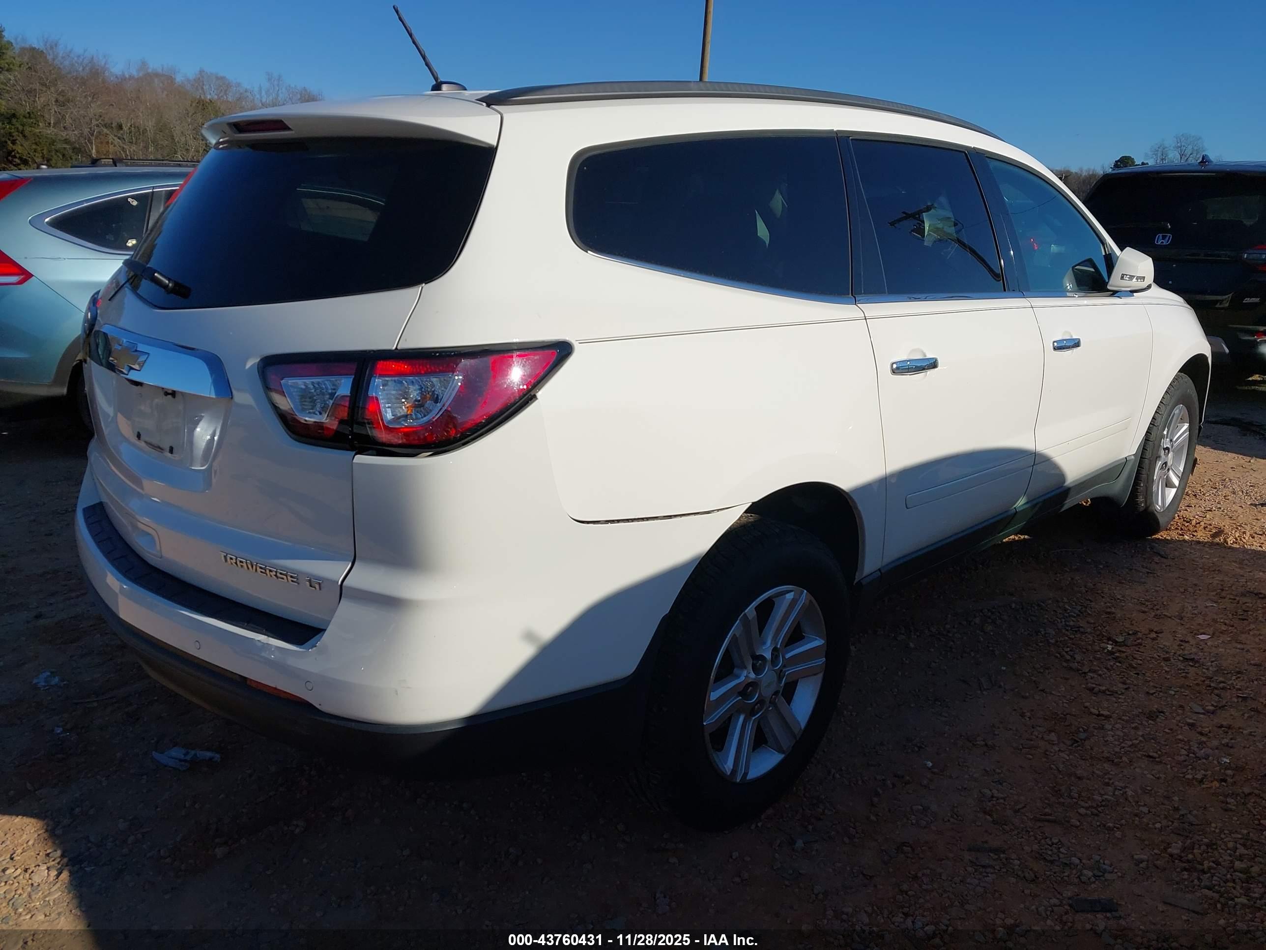 CHEVROLET TRAVERSE image 4