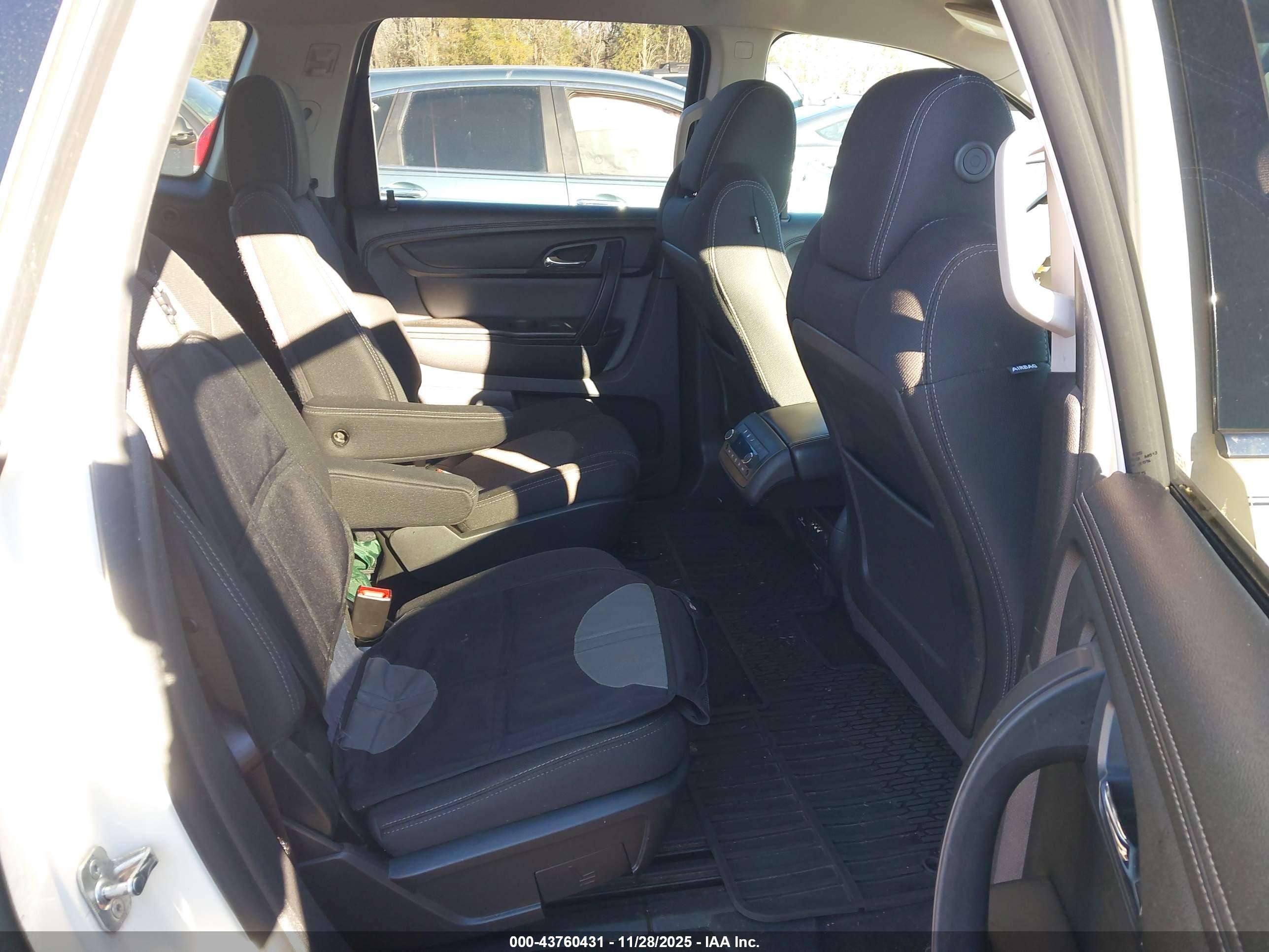 CHEVROLET TRAVERSE image 8