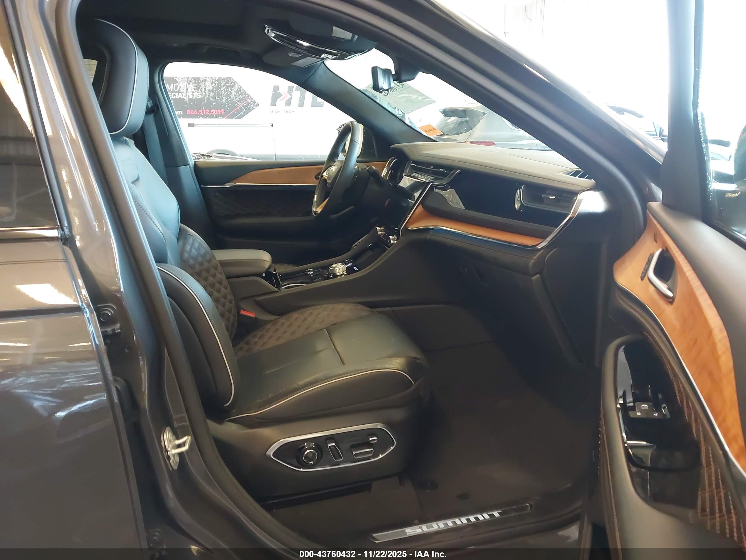 JEEP GRAND image 5