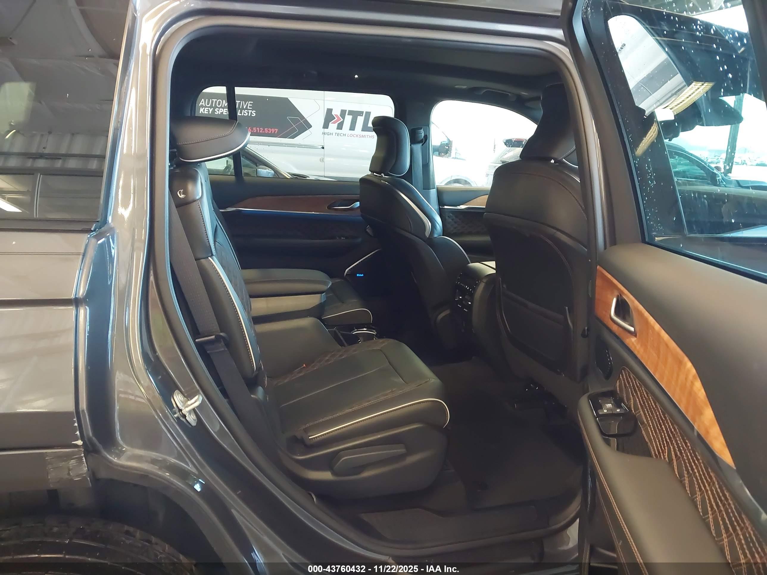JEEP GRAND image 8