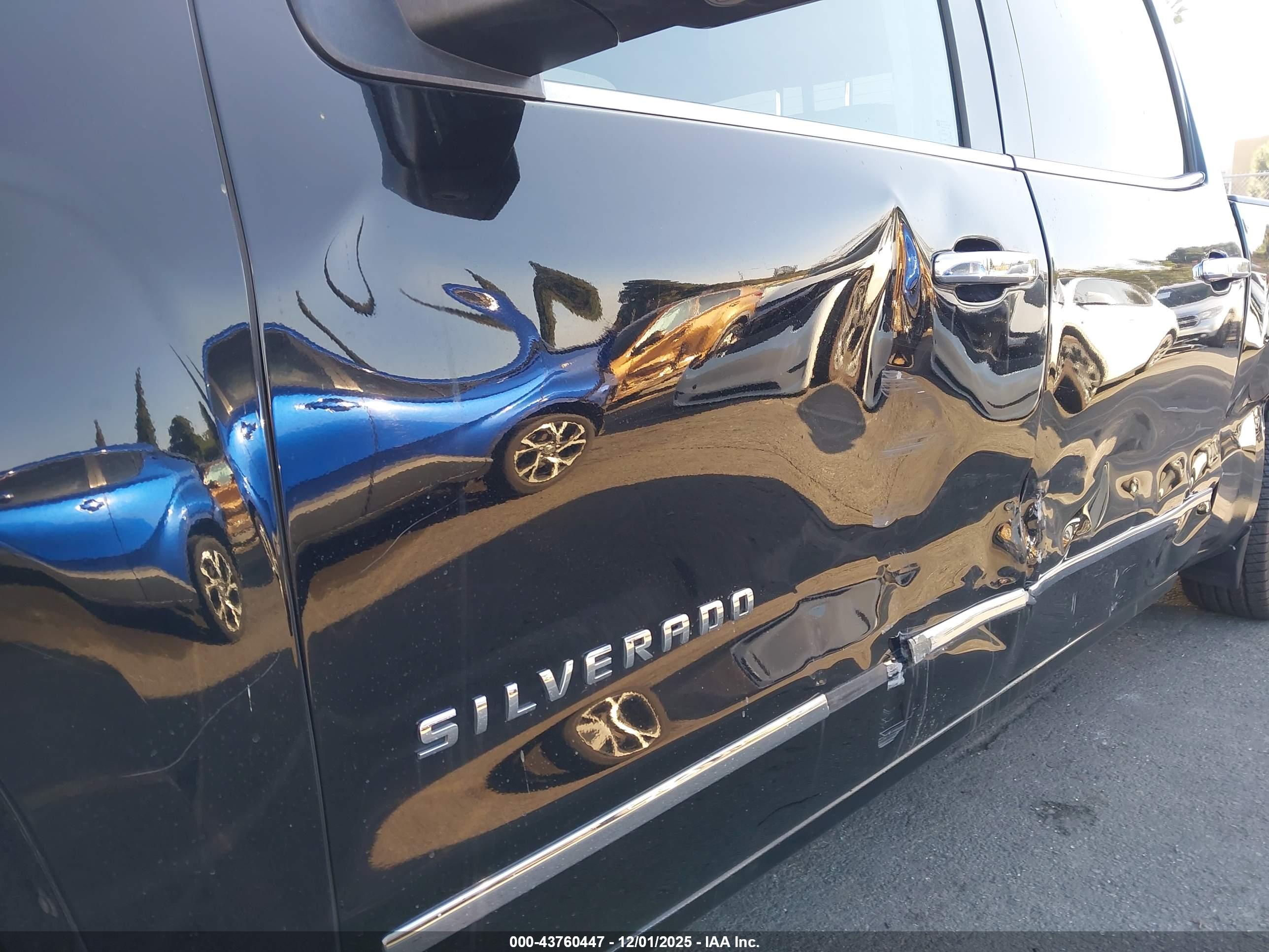 CHEVROLET SILVERADO image 6