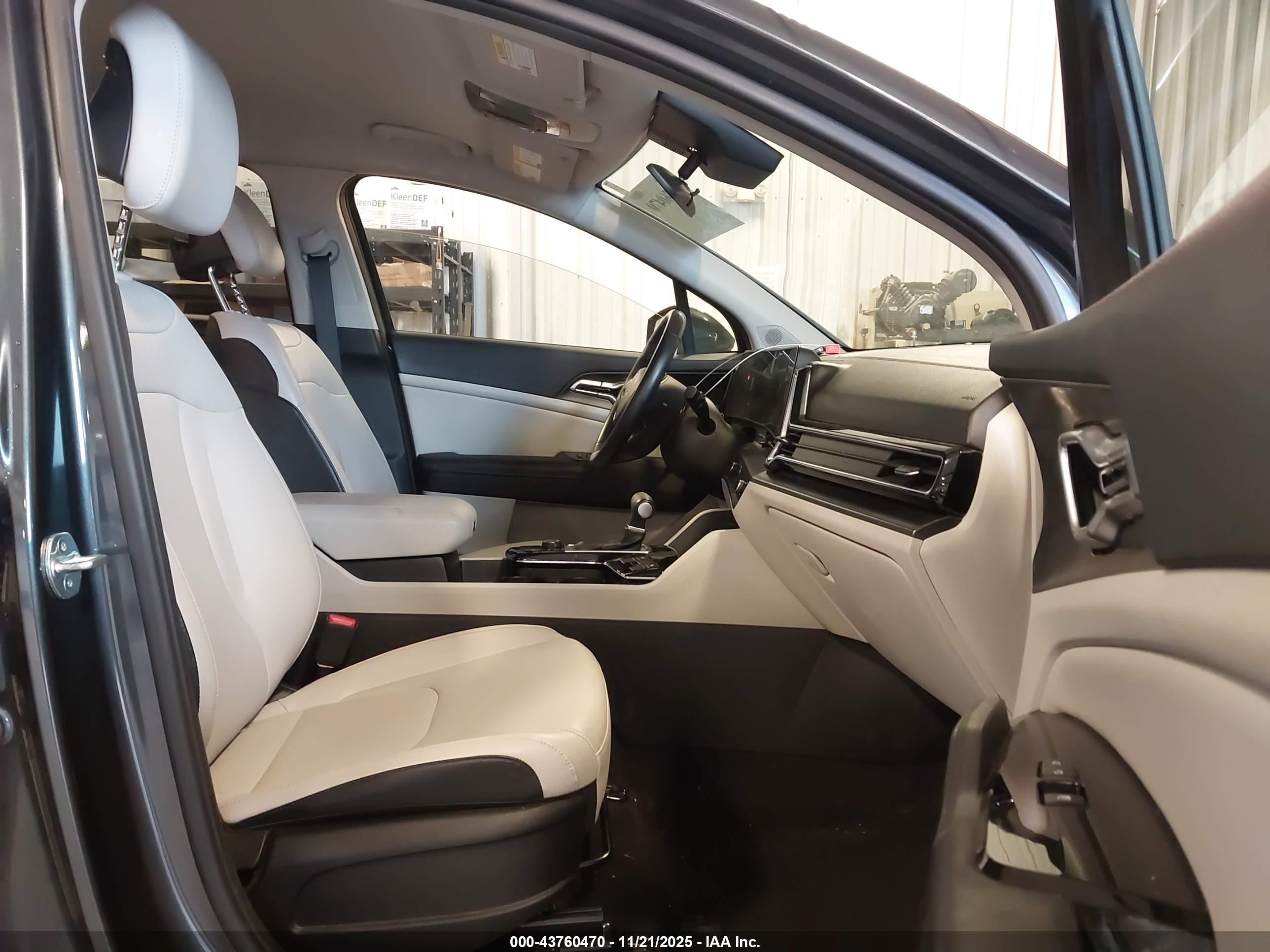 KIA SPORTAGE image 5