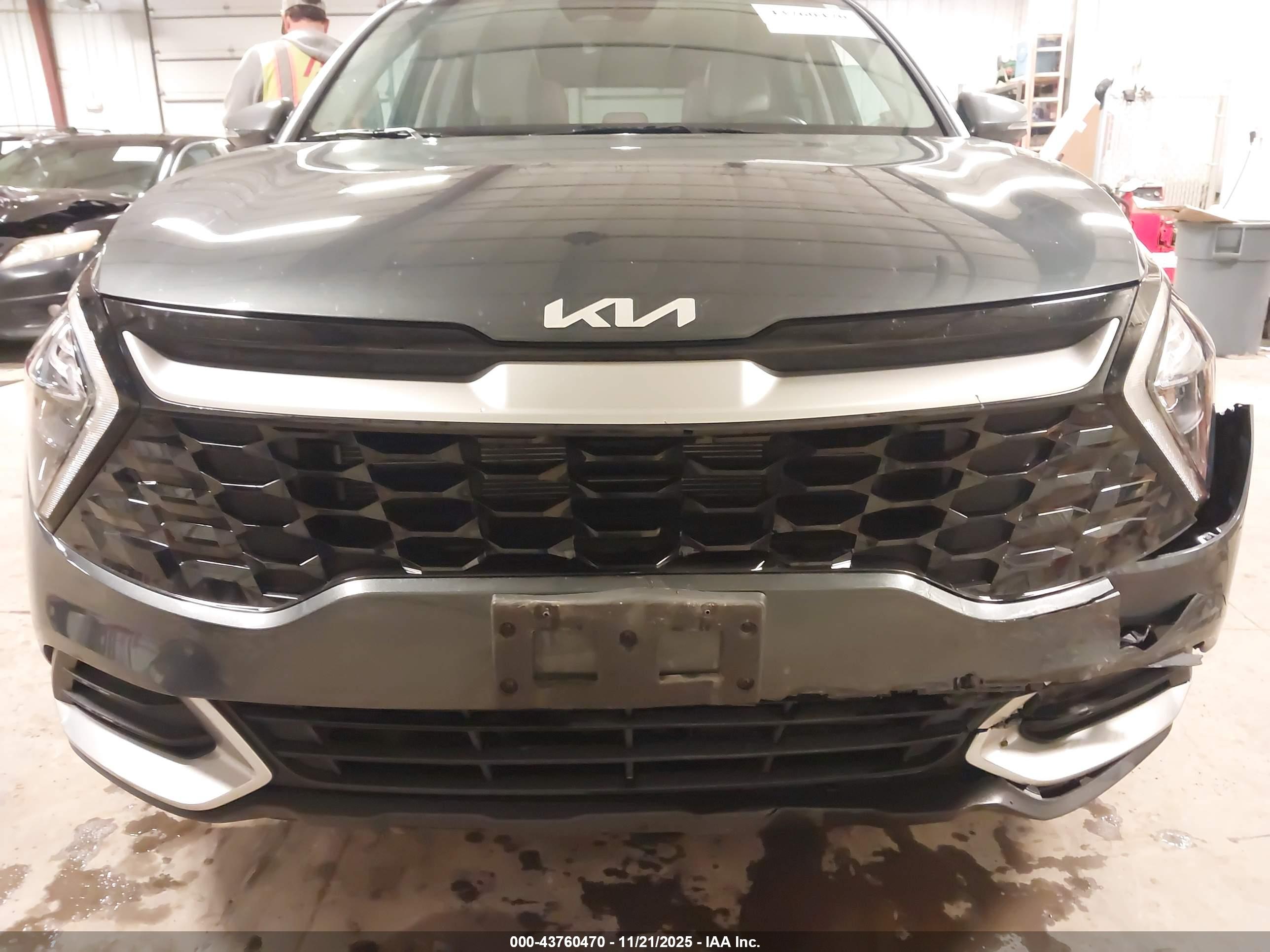 KIA SPORTAGE image 6